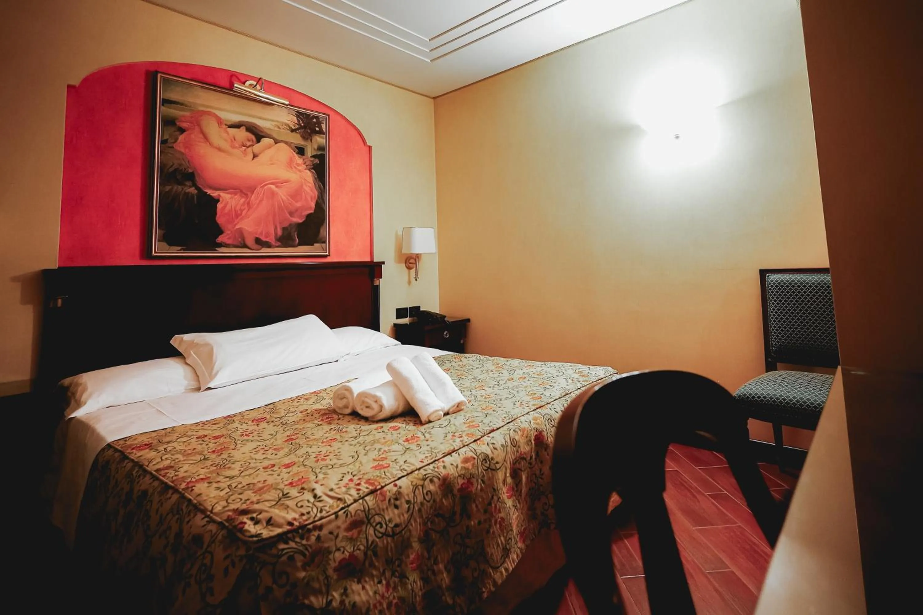 Bed in Hotel Petite Fleur