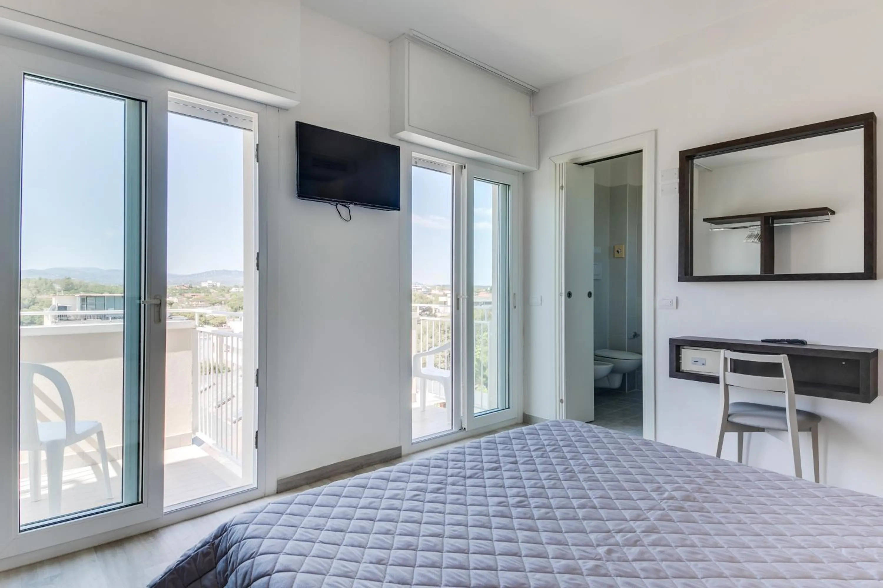 Photo of the whole room, Bed in MARITTIMO Riccione - Hotel Clipper FRONTE MARE