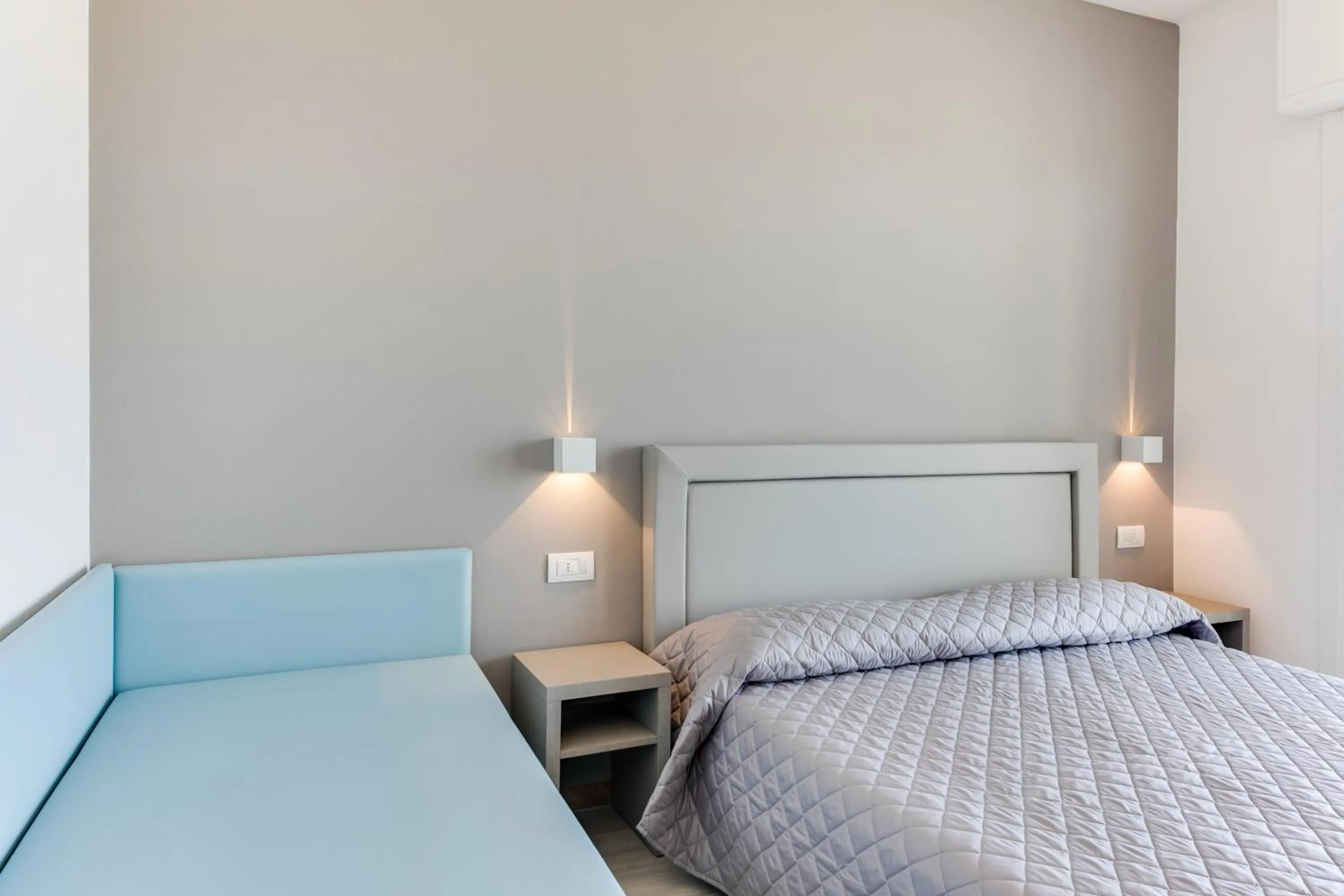 Bed in MARITTIMO Riccione - Hotel Clipper FRONTE MARE