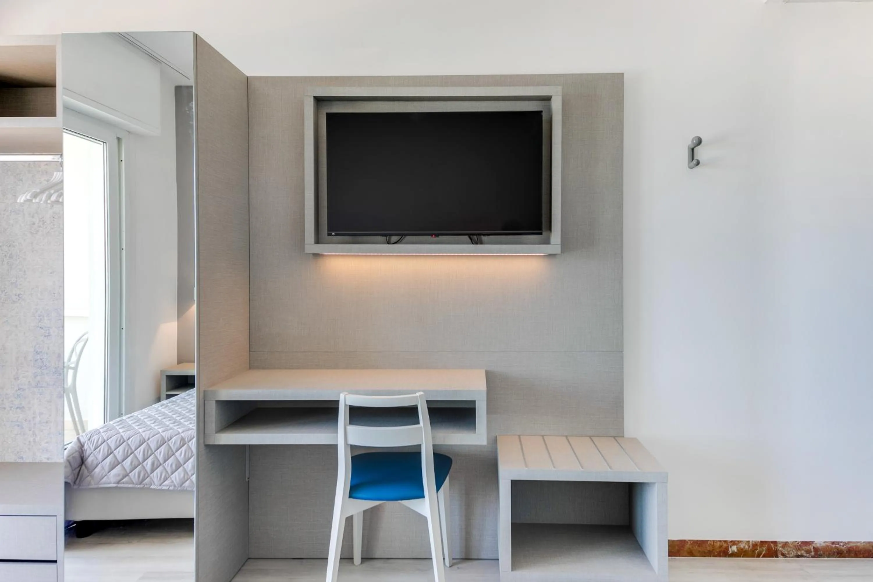 Bed in MARITTIMO Riccione - Hotel Clipper FRONTE MARE