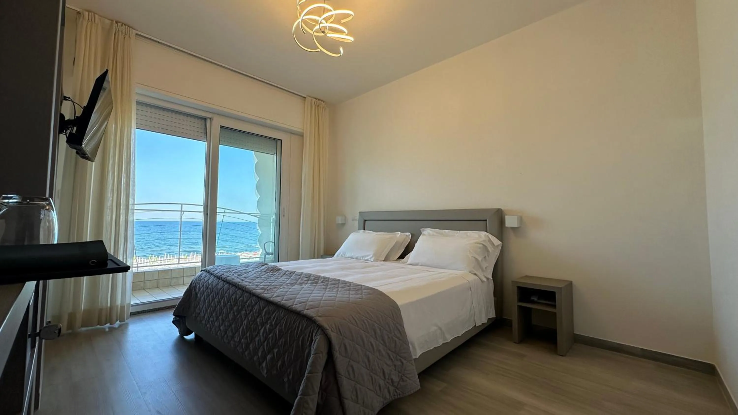 Bedroom, Bed in MARITTIMO Riccione - Hotel Clipper FRONTE MARE