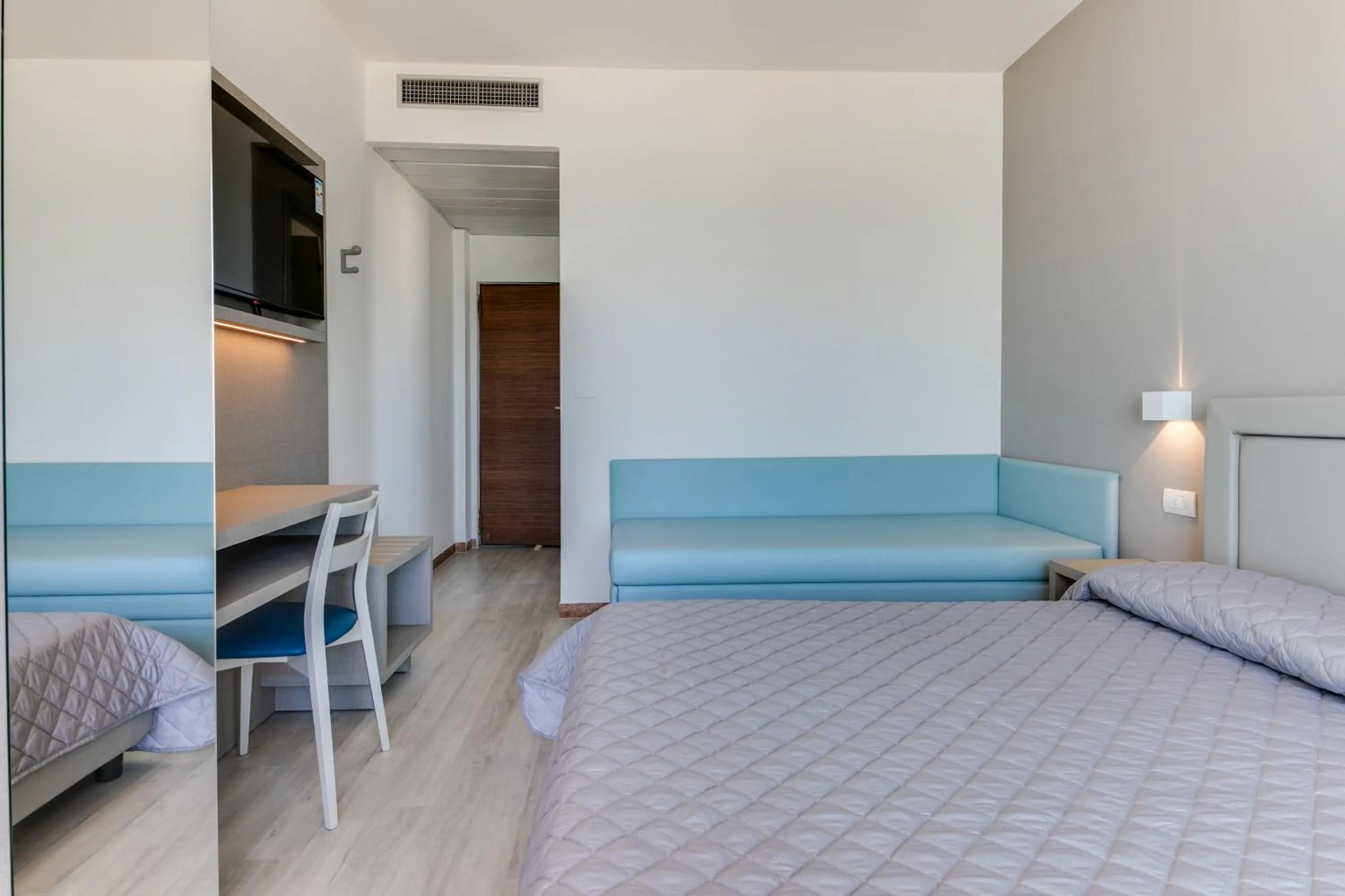 Bed in MARITTIMO Riccione - Hotel Clipper FRONTE MARE