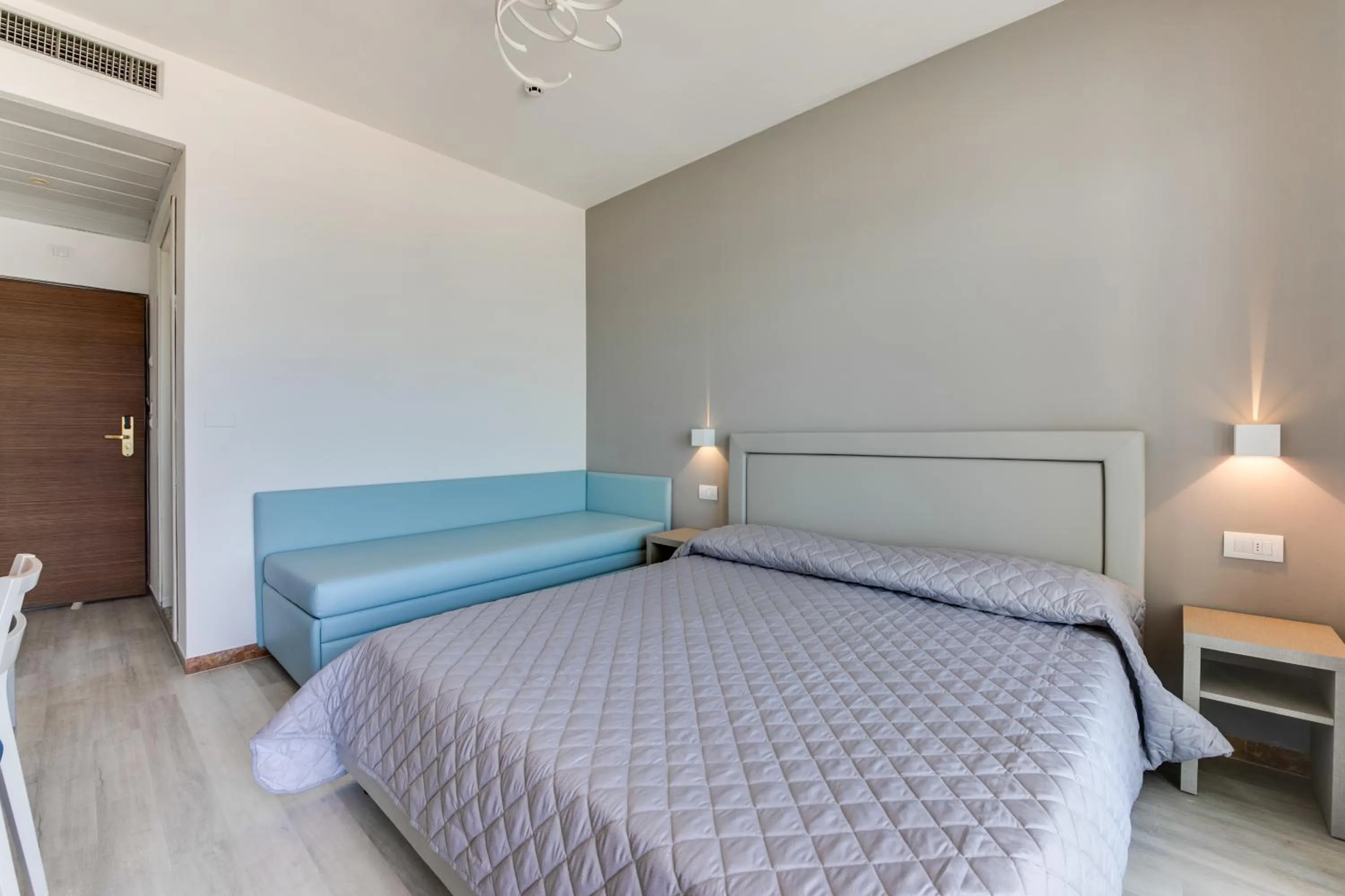 Bedroom, Bed in MARITTIMO Riccione - Hotel Clipper FRONTE MARE