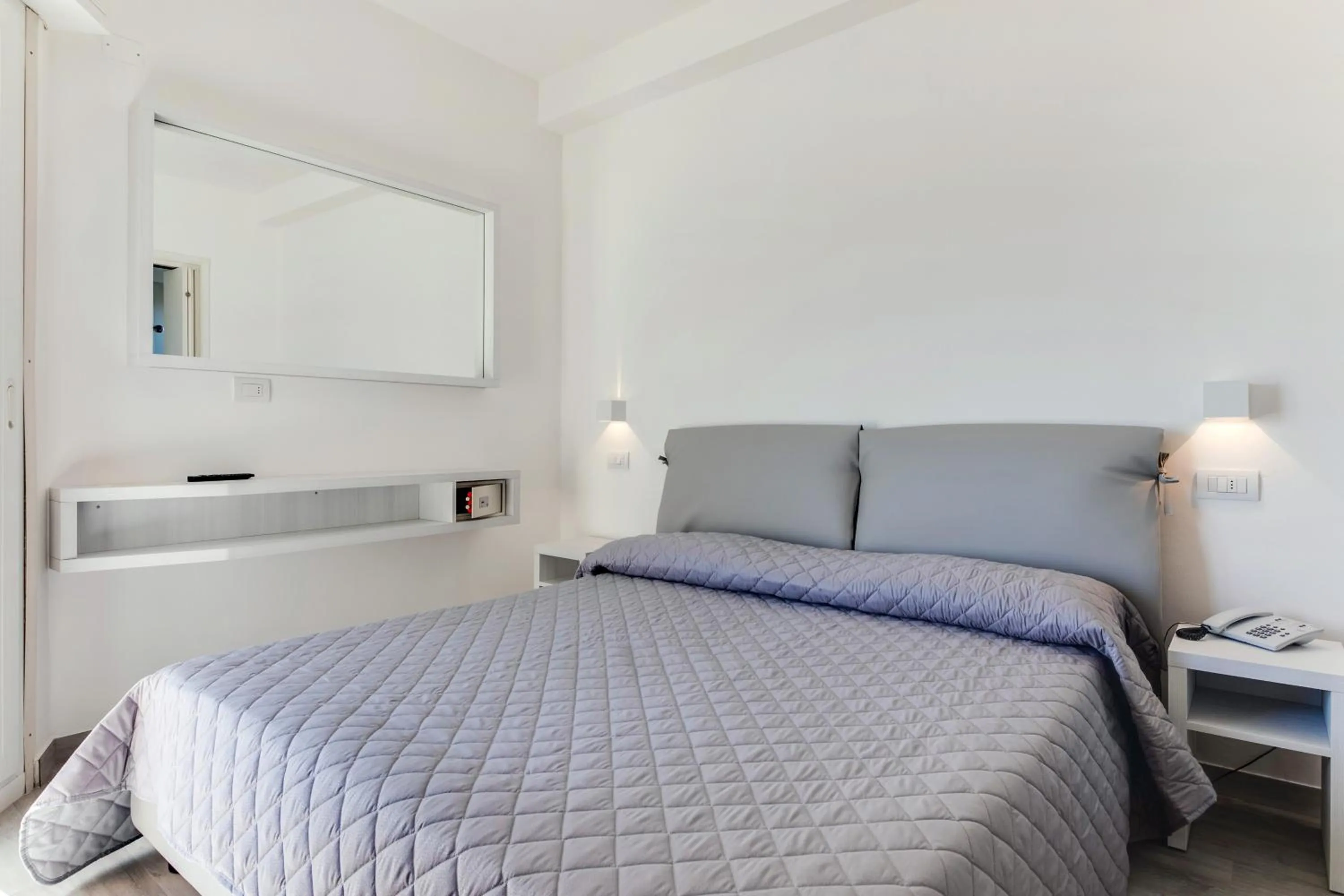 Bed in MARITTIMO Riccione - Hotel Clipper FRONTE MARE