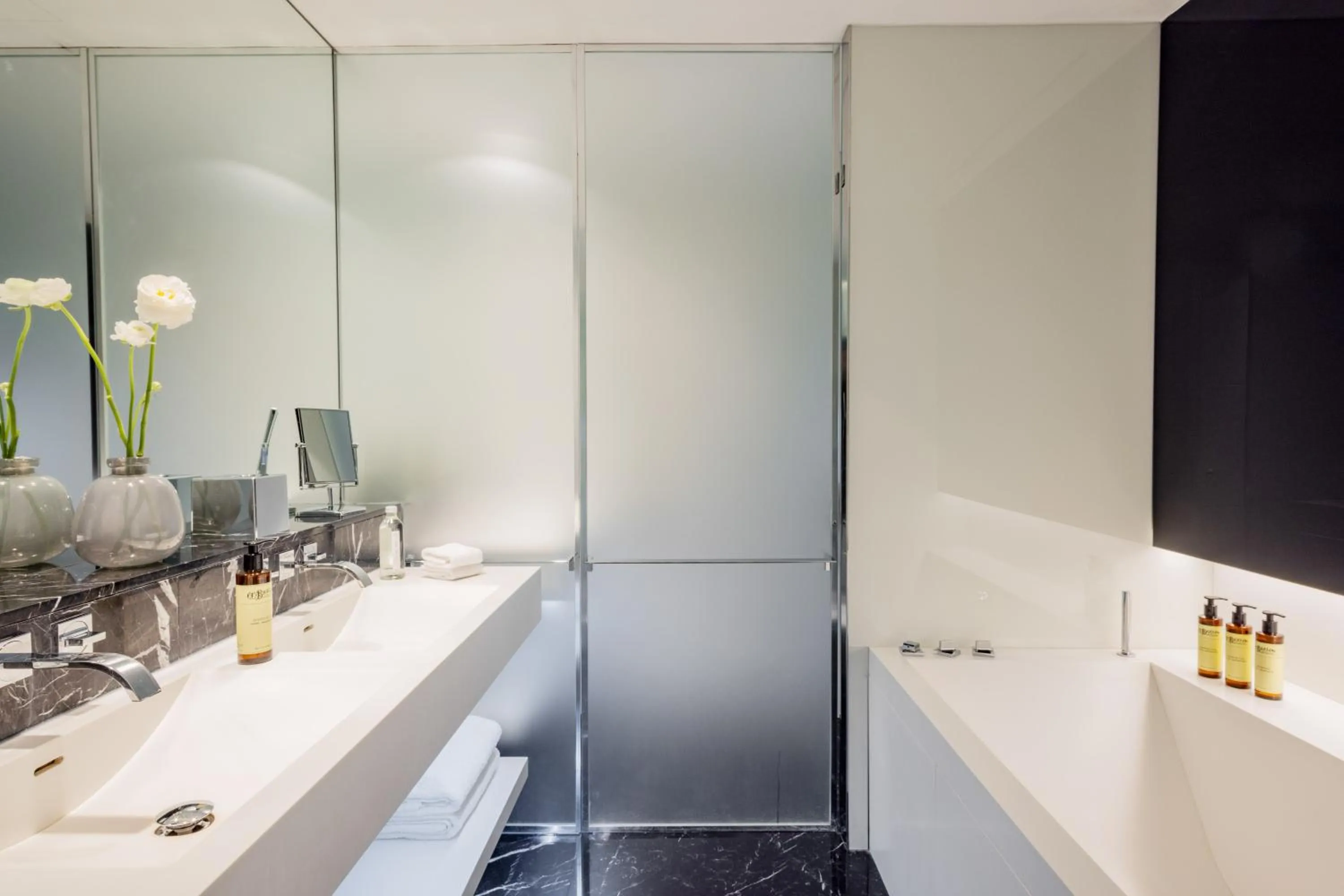 Bathroom in ME London by Melia - Covent Garden