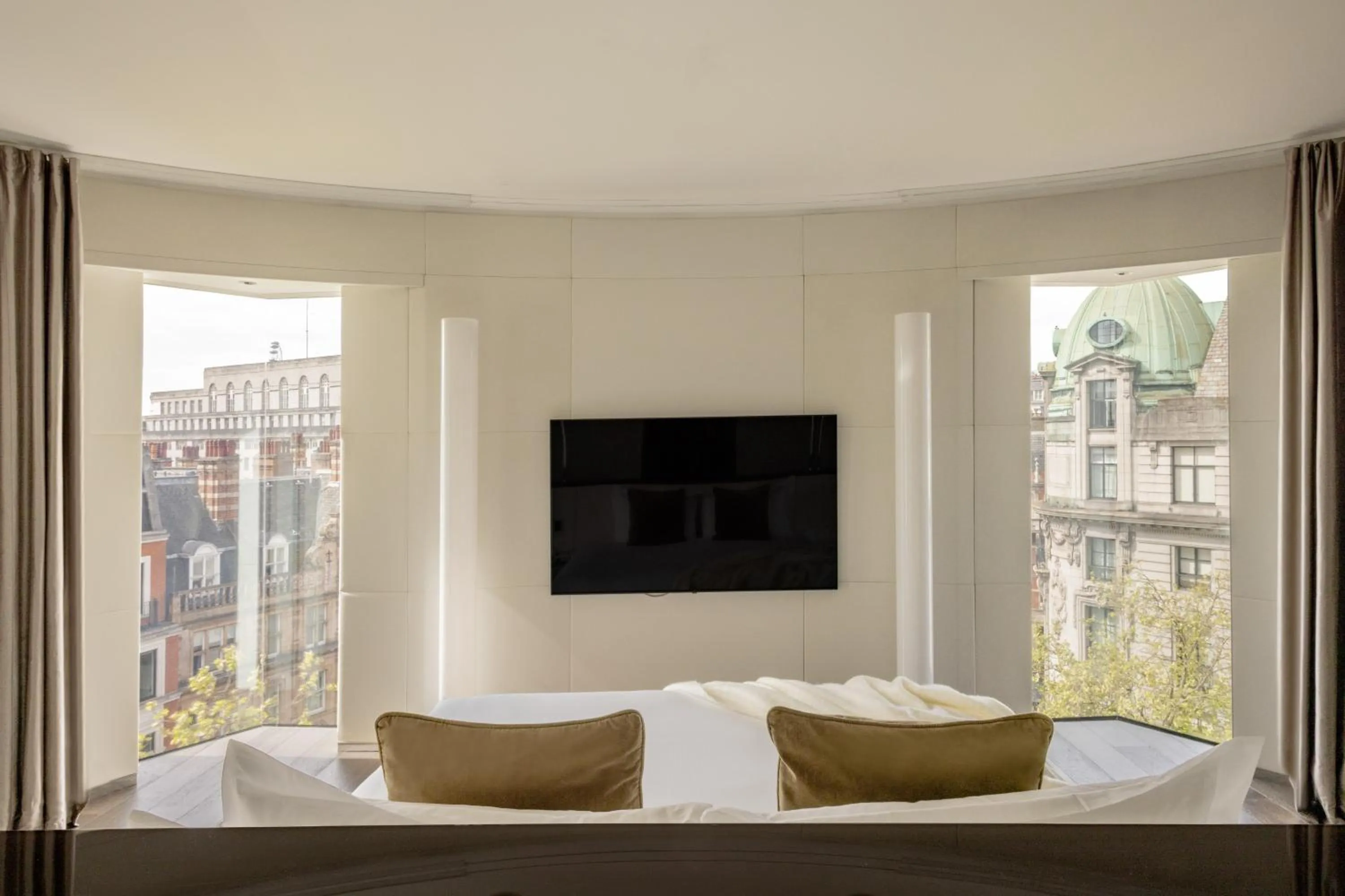 TV and multimedia, Bed in ME London by Melia - Covent Garden