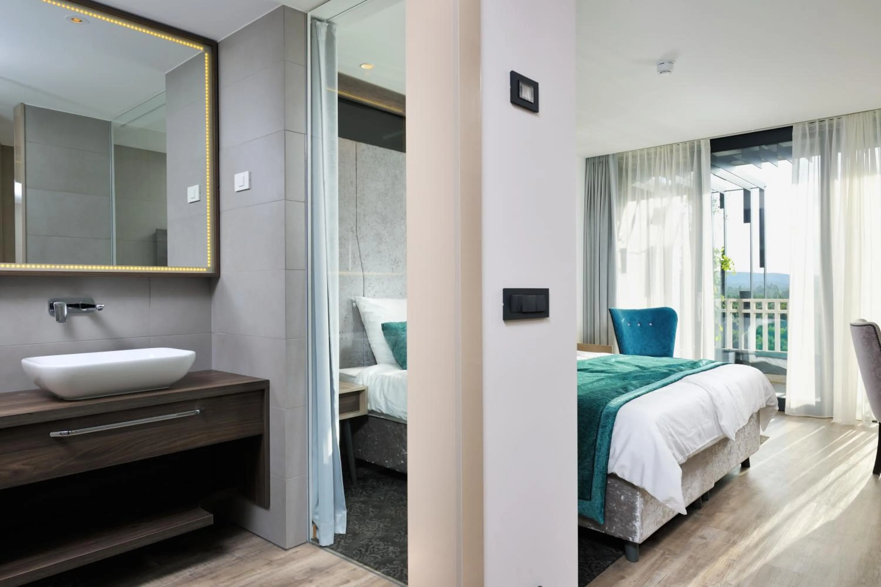 Bathroom, Bed in Postojna Cave Hotel Jama