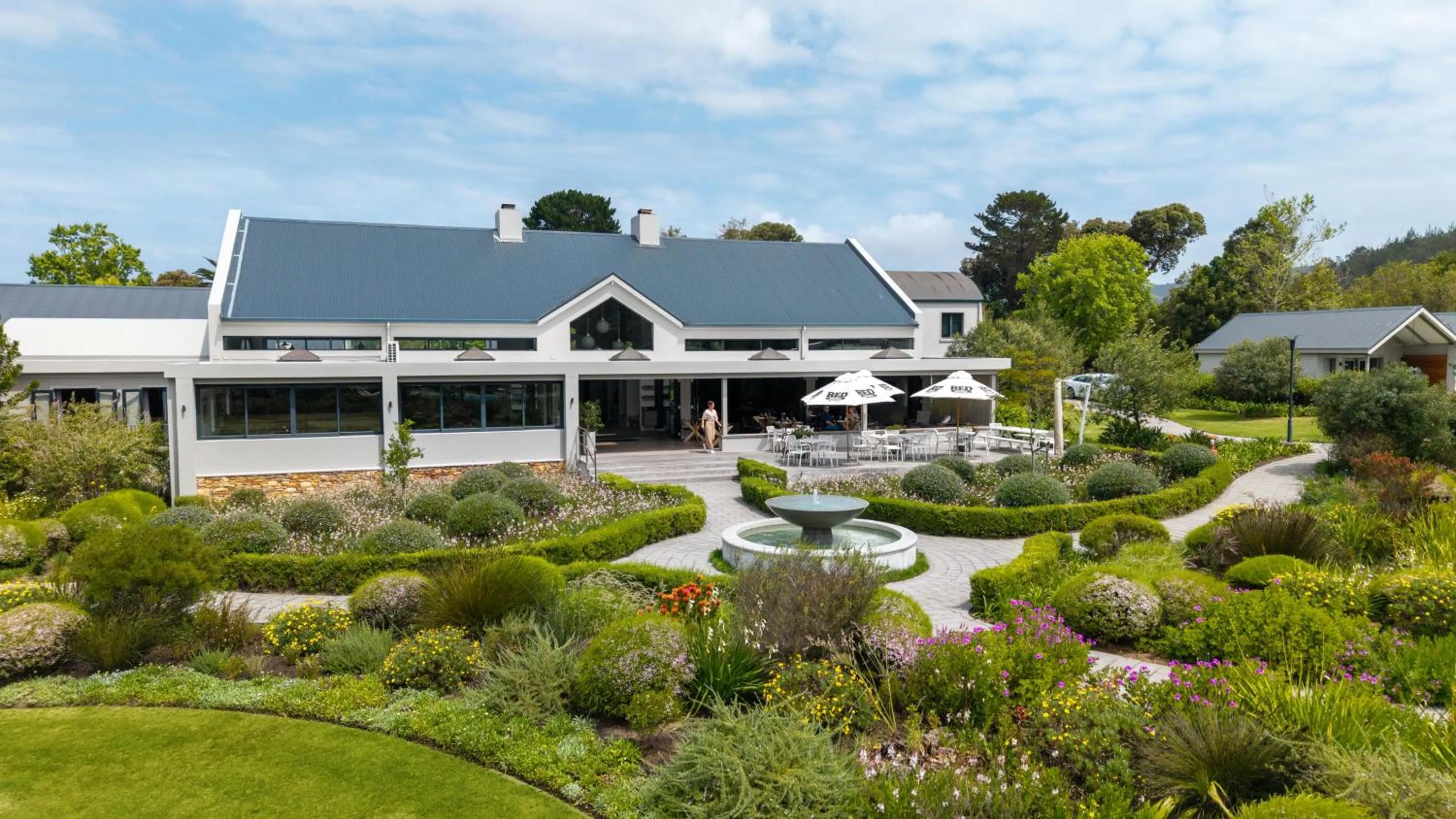 Property building in Knysna Hollow Country Estate