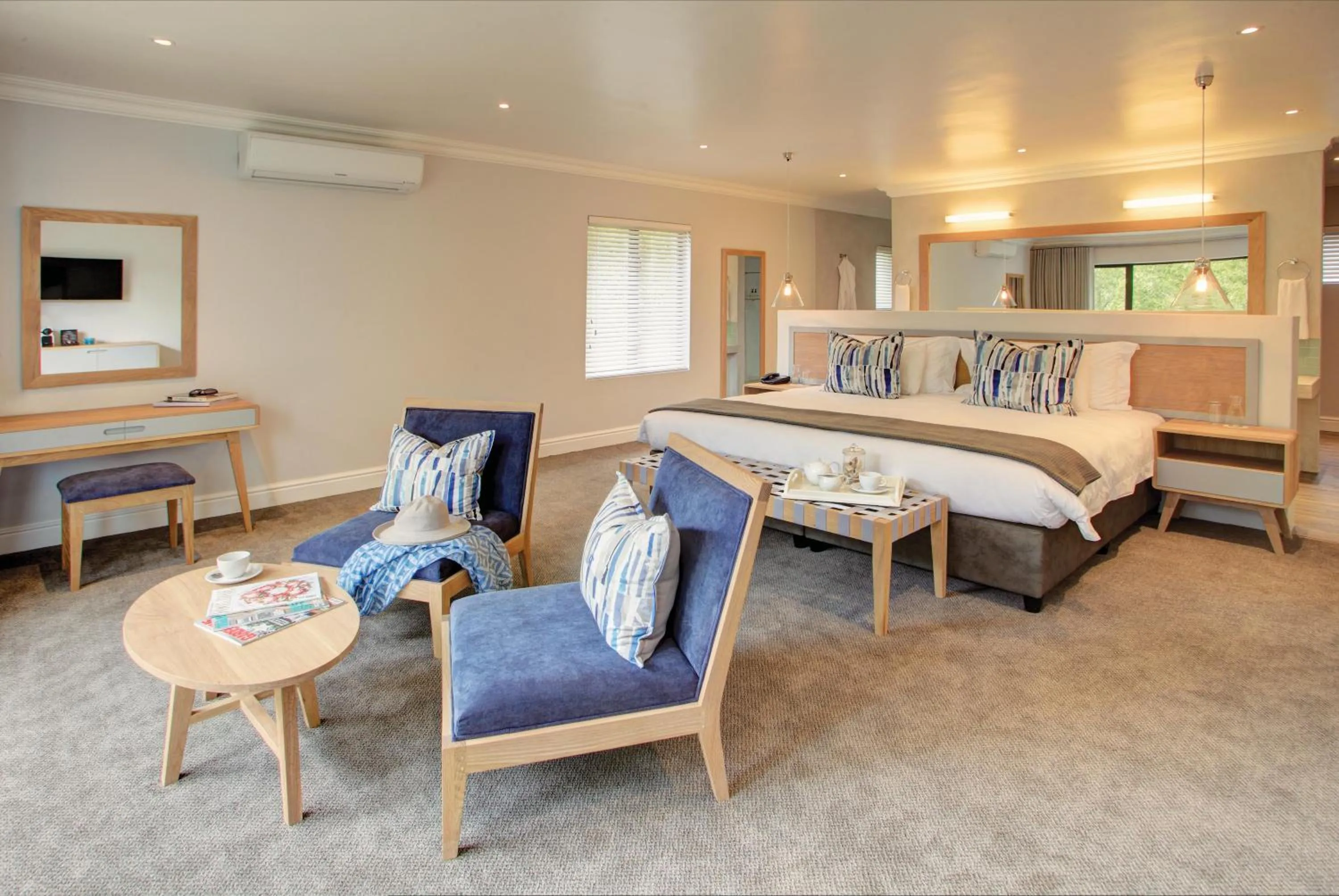 Bedroom, Bed in Knysna Hollow Country Estate