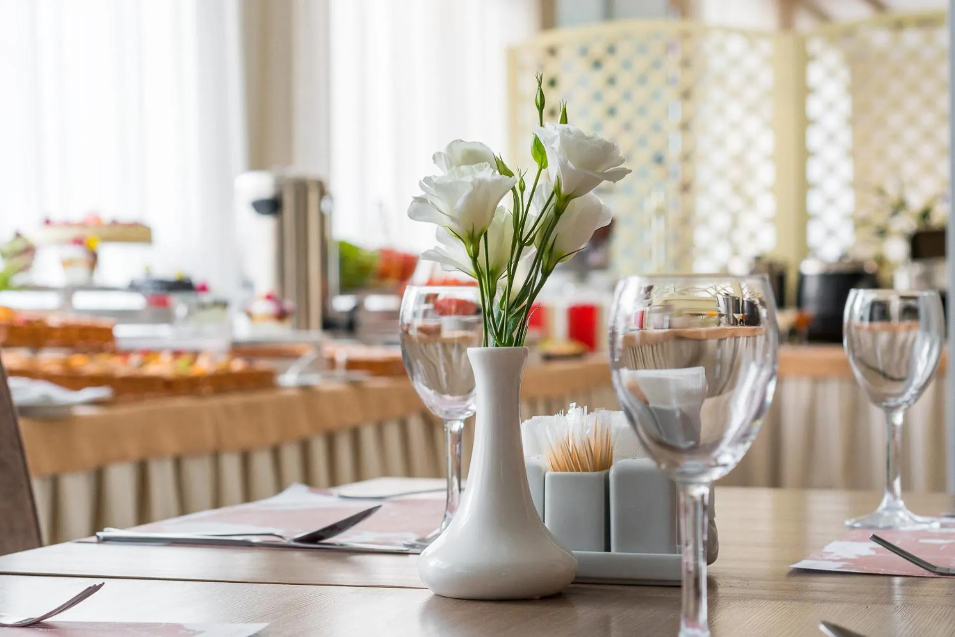 Restaurant/places to eat in Arcadia Hotel