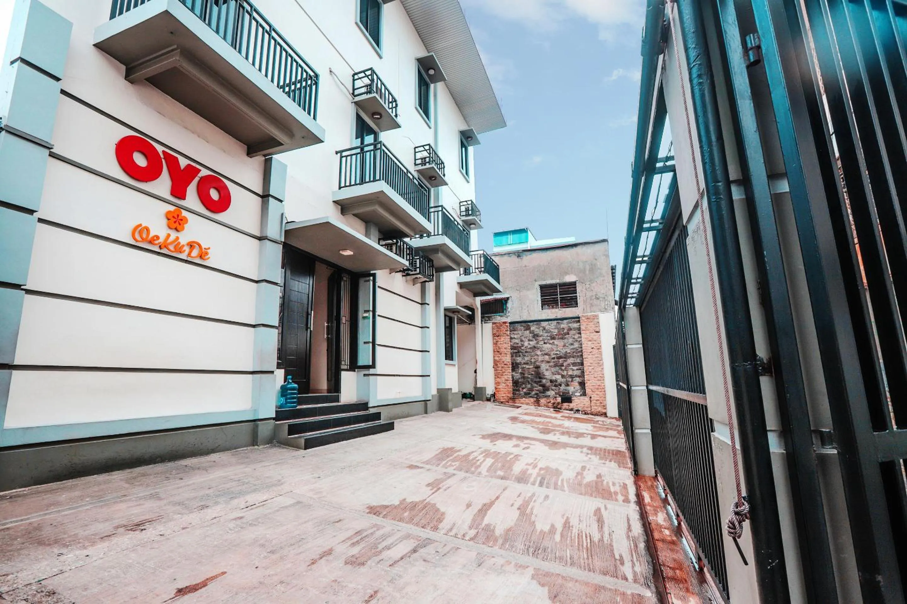 Facade/entrance in OYO 122 Oekude Kost