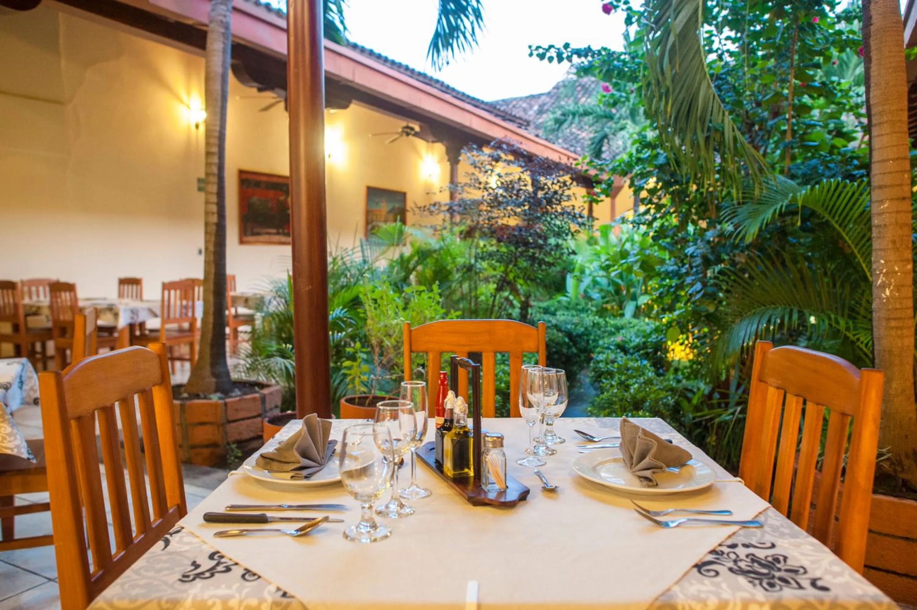 Restaurant/places to eat in El Almirante