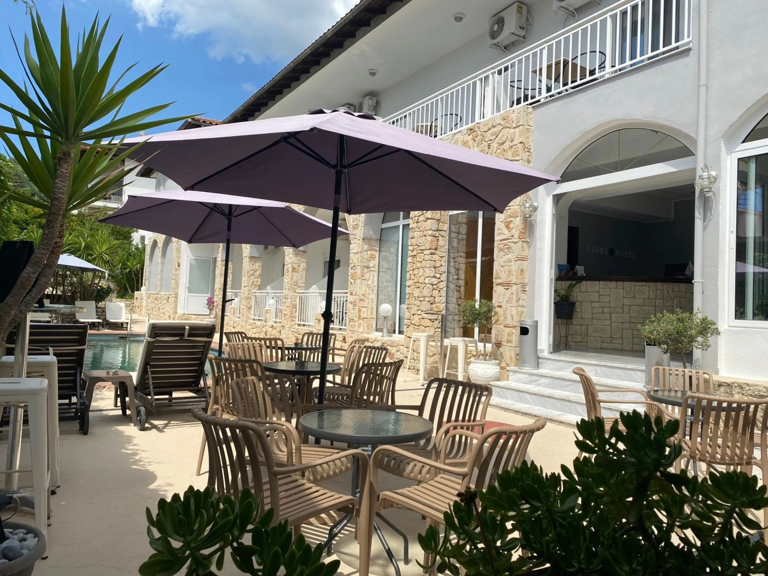 Property building in Hotel Pighi