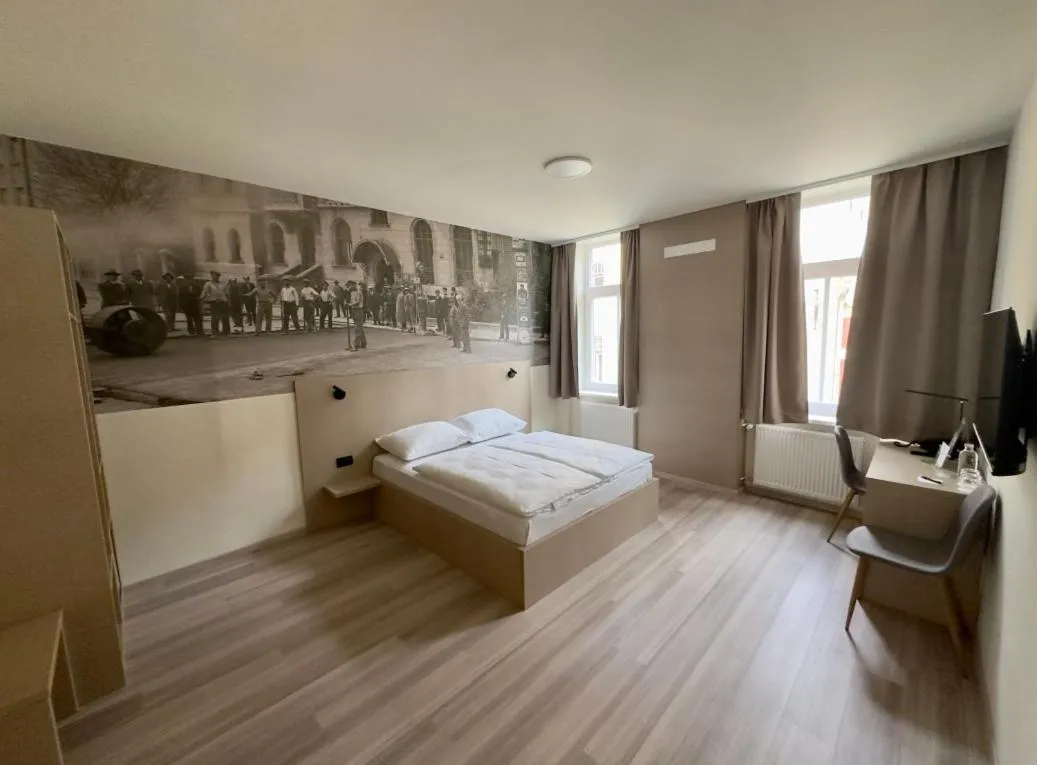 Bedroom, Bed in Hotel Evropa