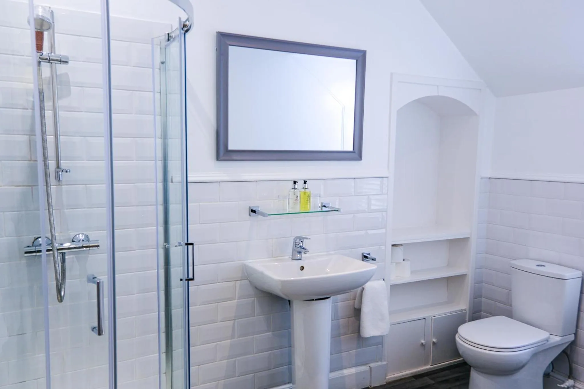 Bathroom in The Glen Mhor Apartments