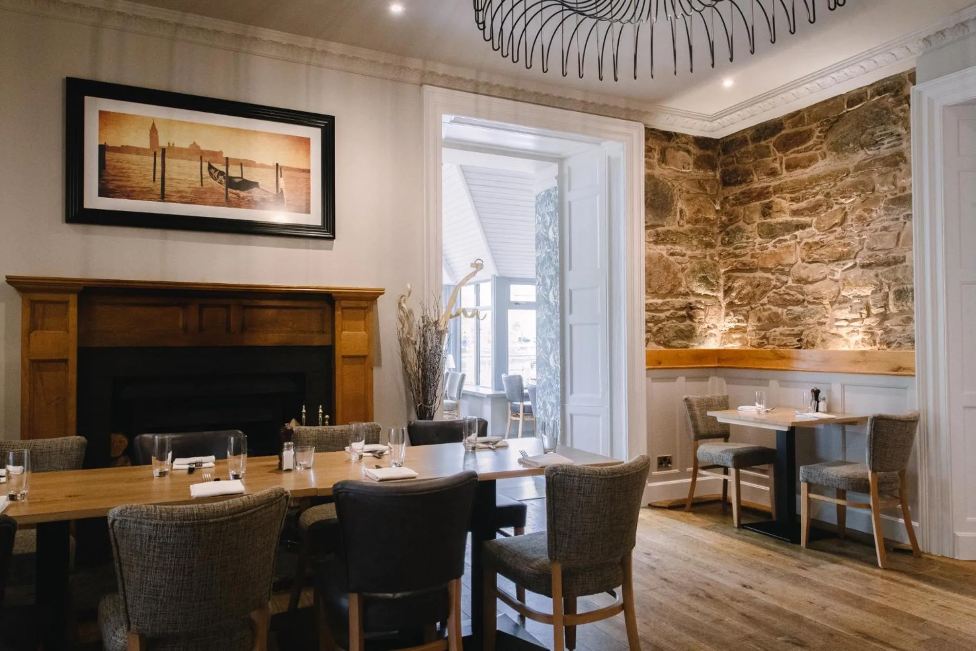 Restaurant/places to eat in The Glen Mhor Apartments
