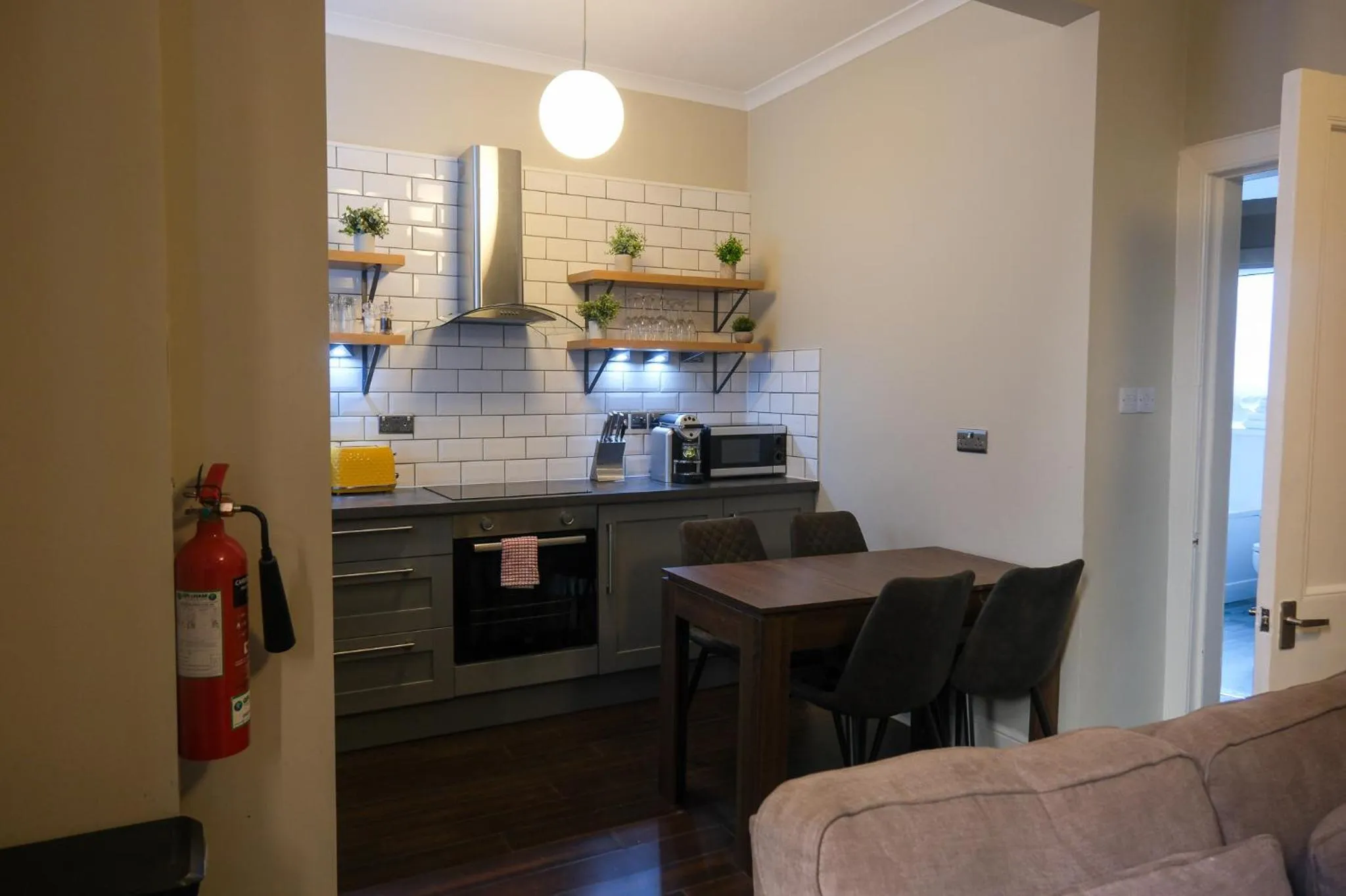 Coffee/tea facilities in The Glen Mhor Apartments