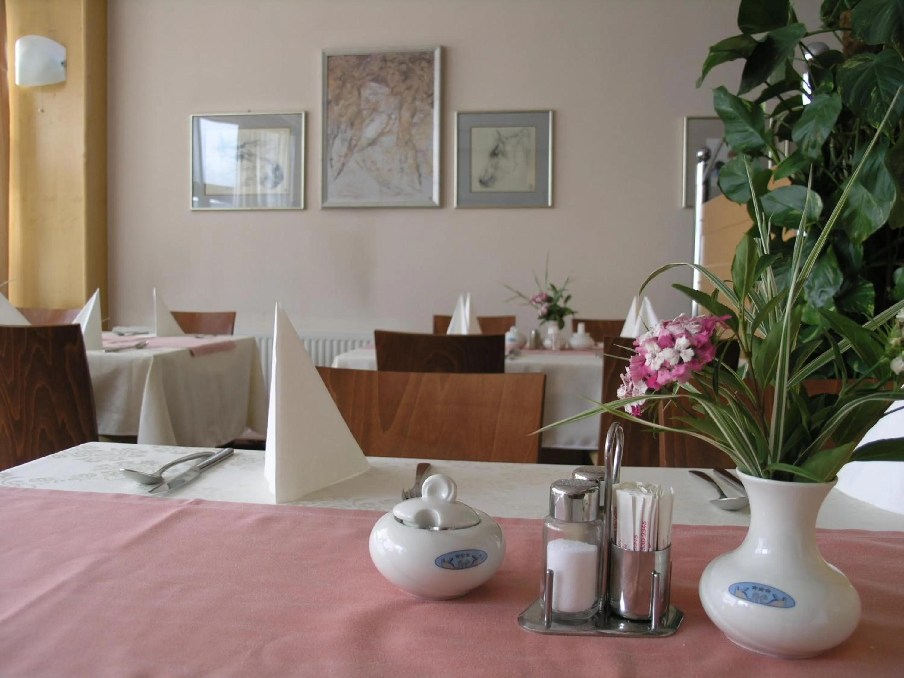 Restaurant/places to eat in Hotel Krek Superior