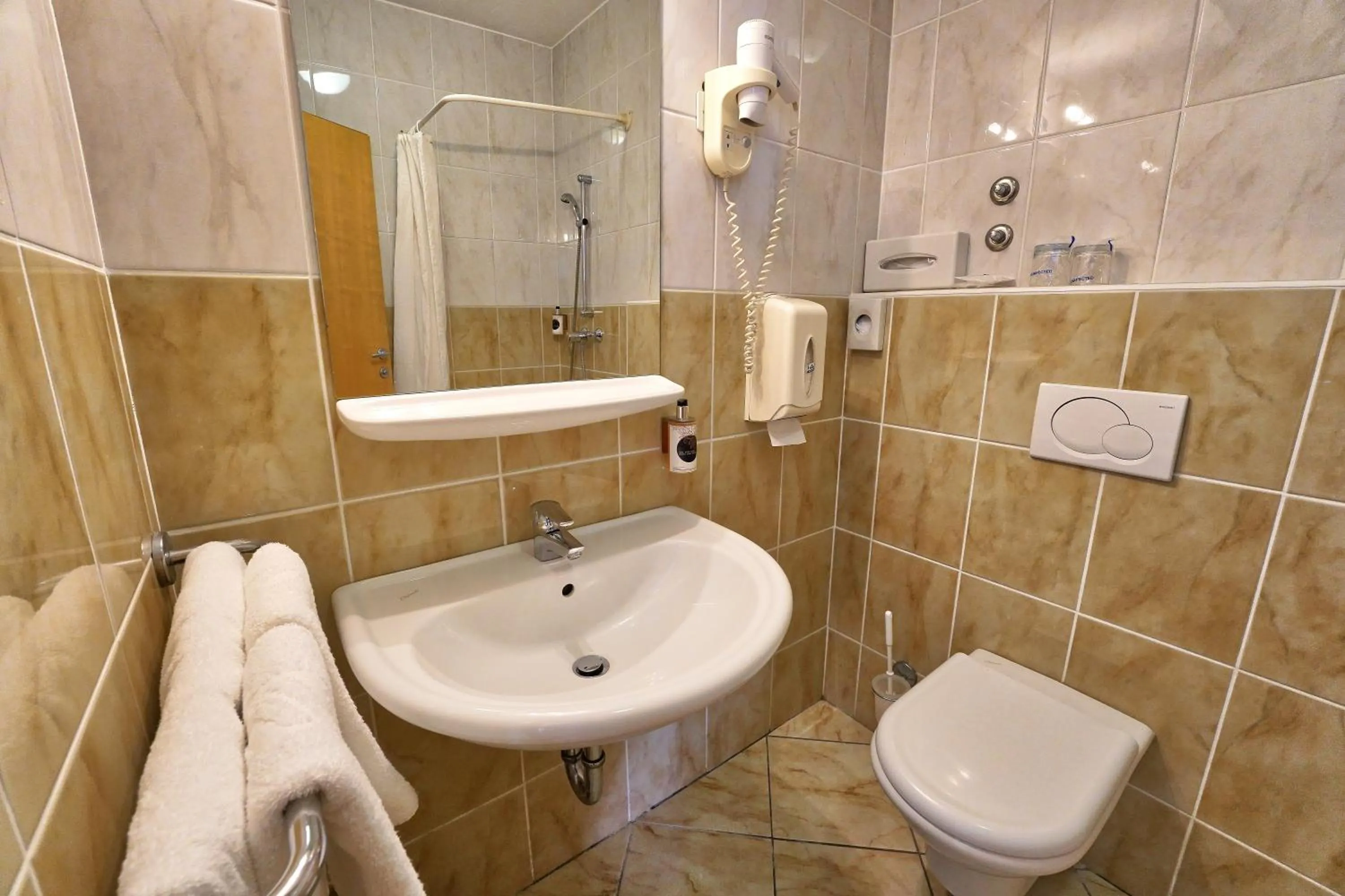 Shower in Hotel Krek Superior