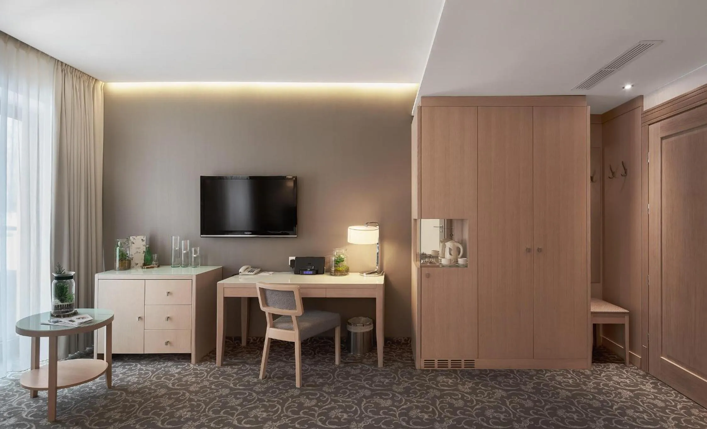 Seating area in Columna Medica