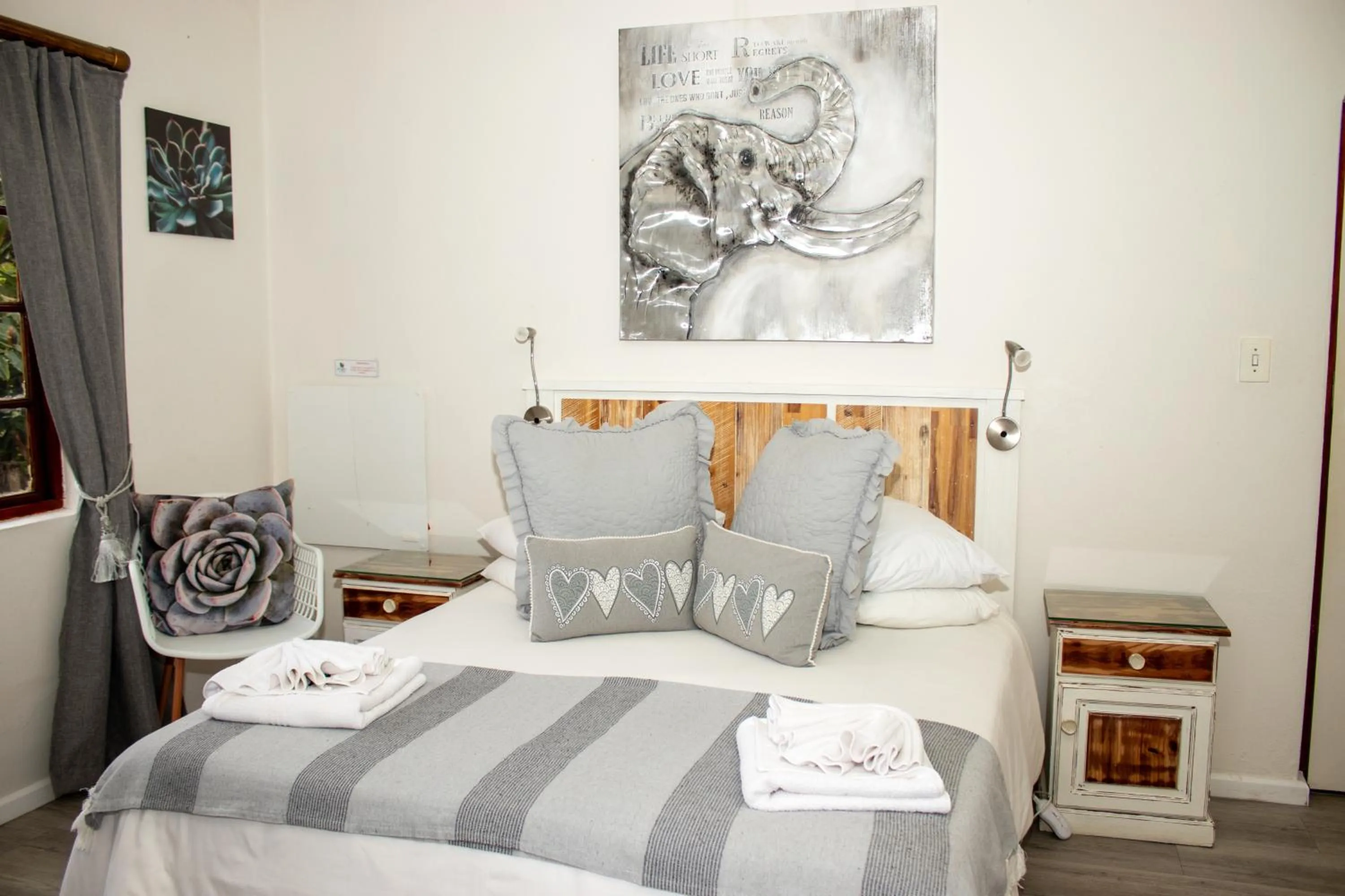 Bedroom, Bed in Storms River Guest Lodge