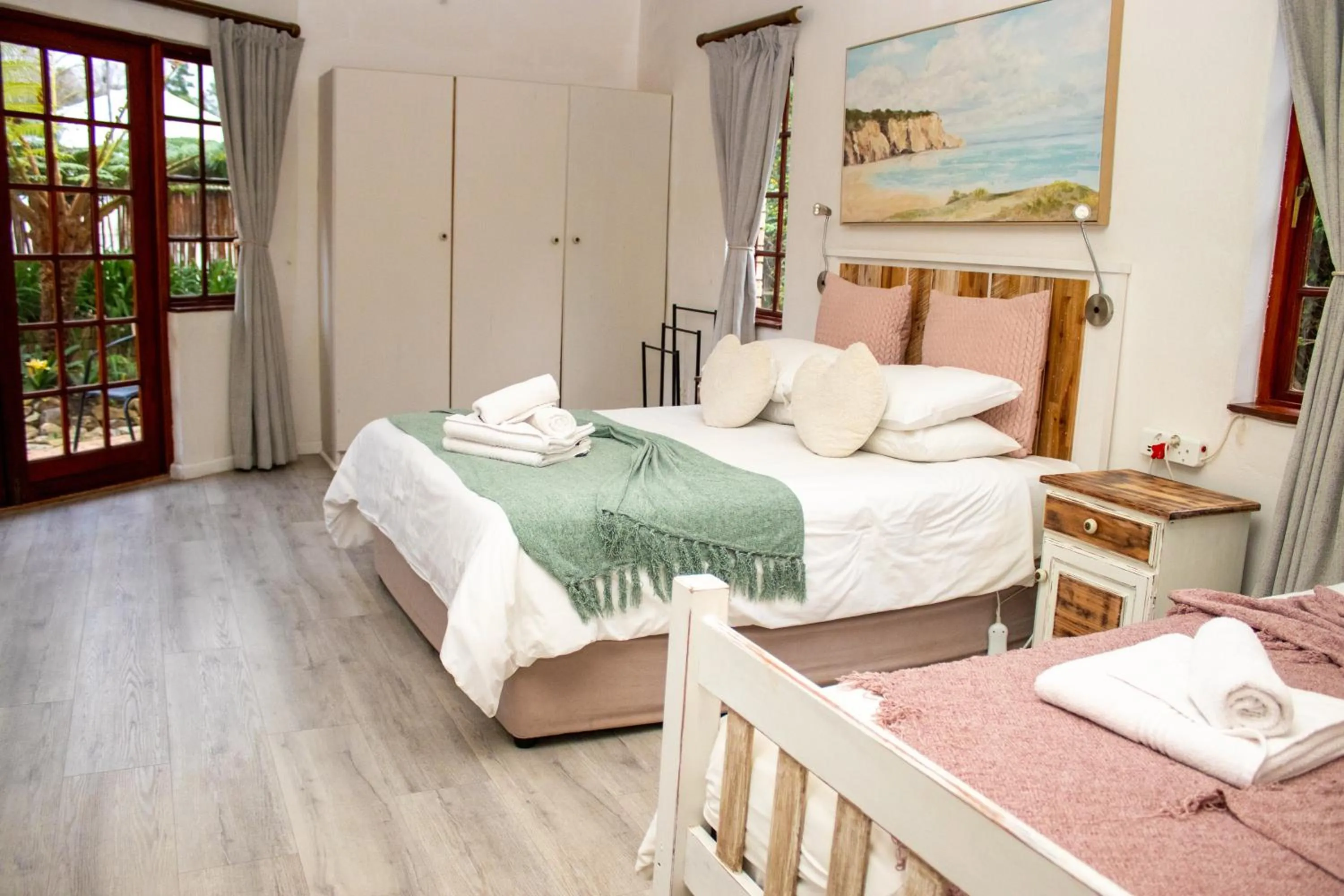 Photo of the whole room, Bed in Storms River Guest Lodge