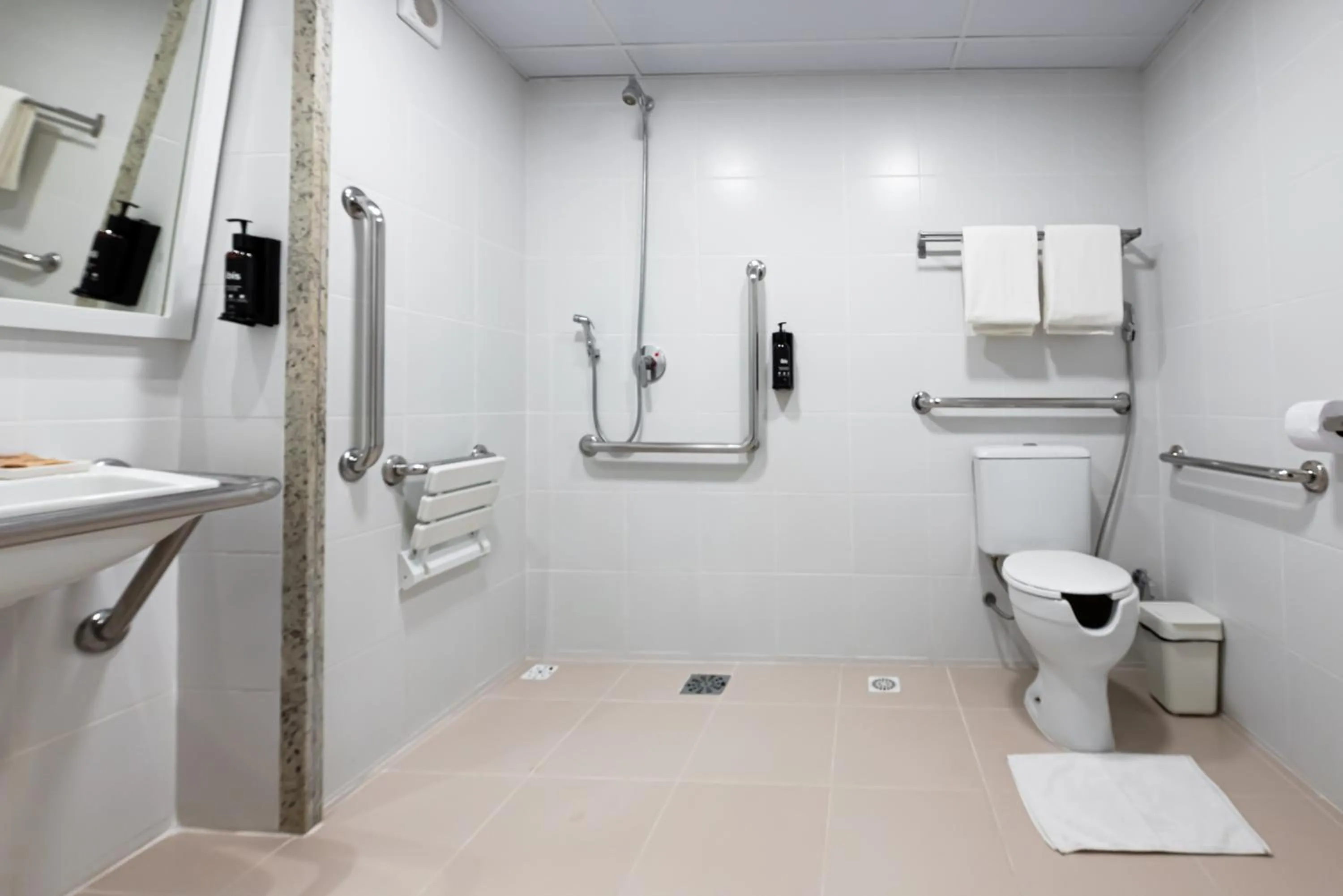 Shower in ibis Styles Manaus