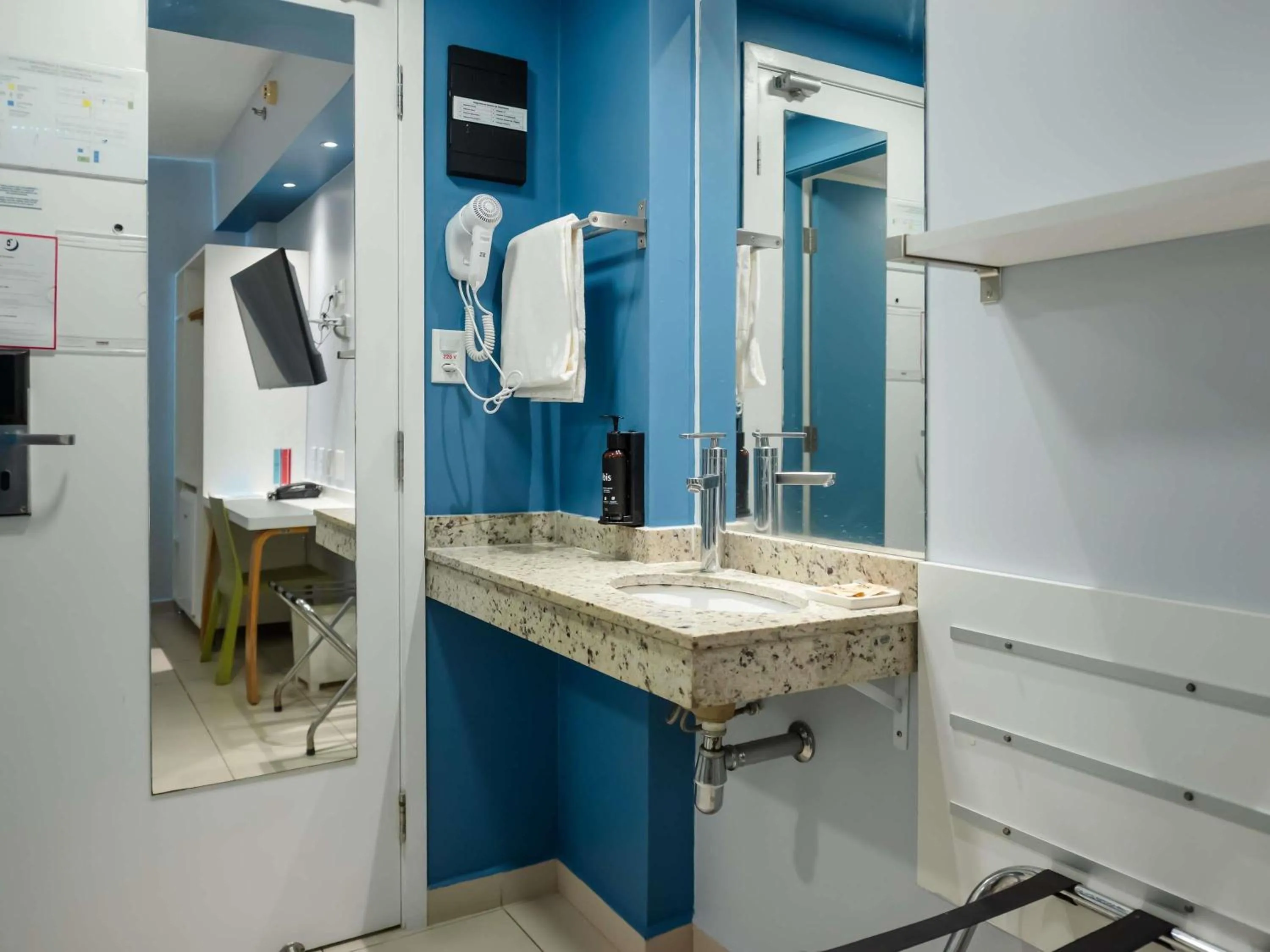 Bedroom in ibis Styles Manaus