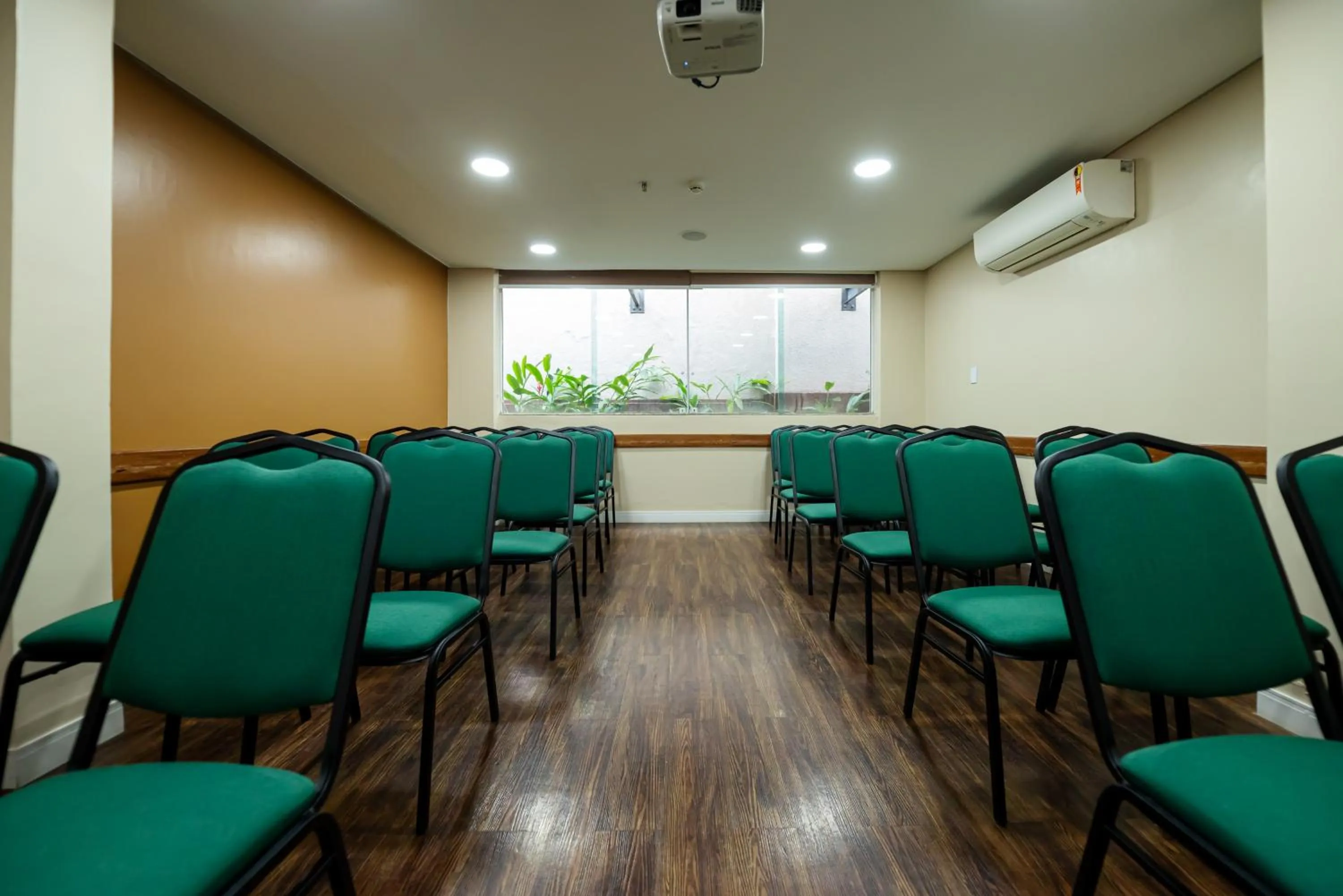 Meeting/conference room in ibis Styles Manaus