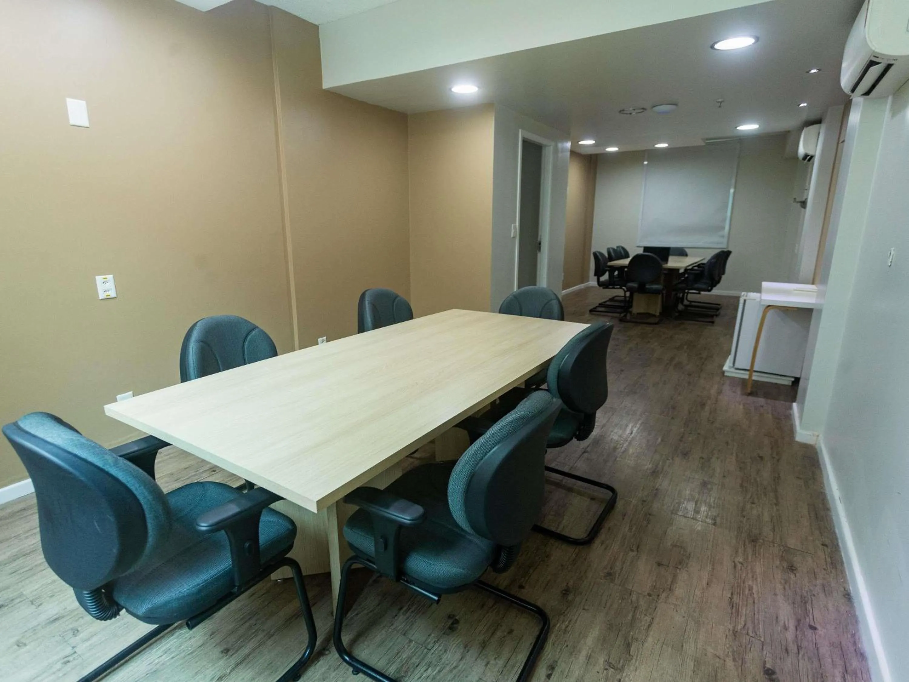 Meeting/conference room in ibis Styles Manaus