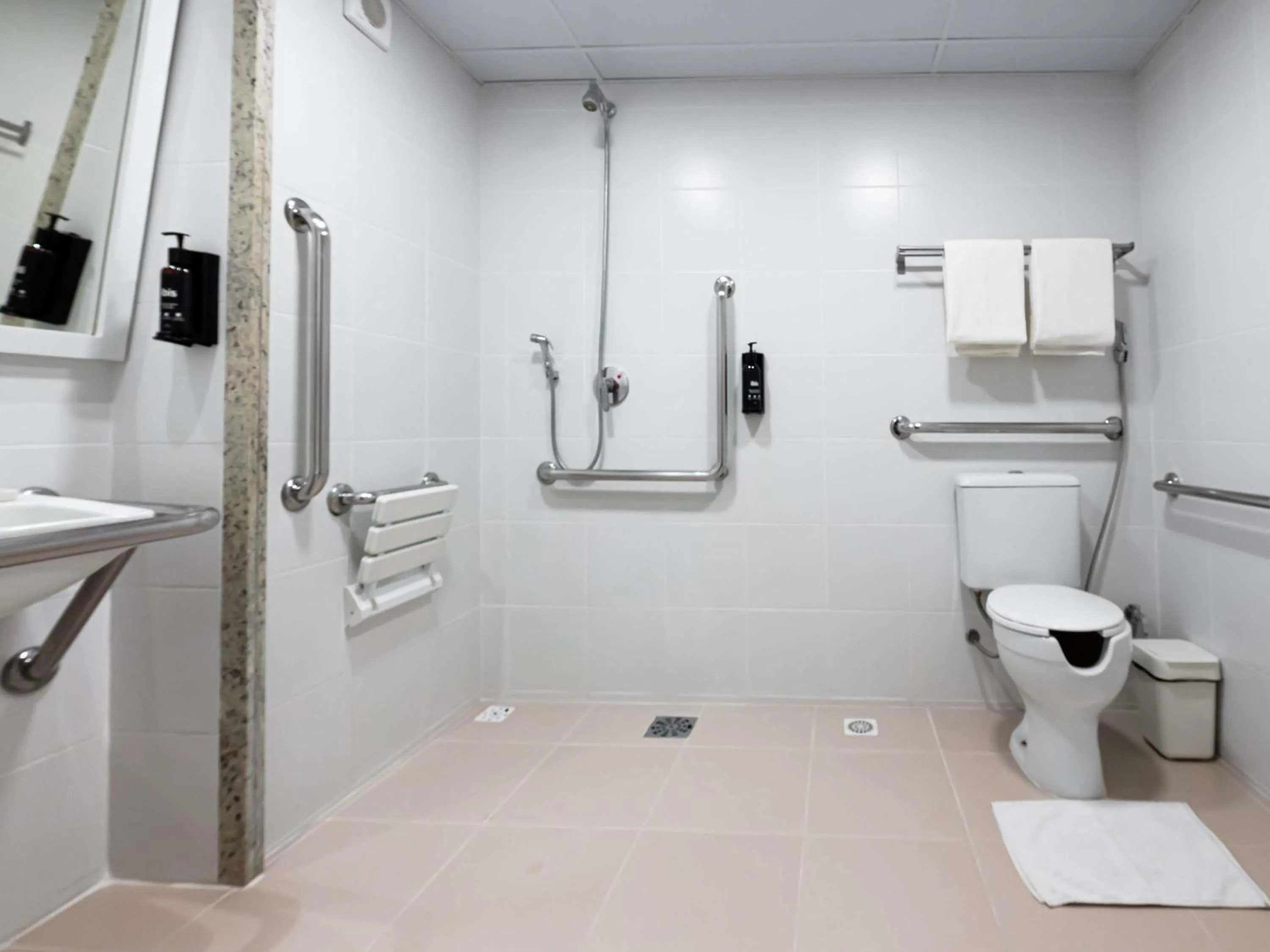 Bedroom in ibis Styles Manaus