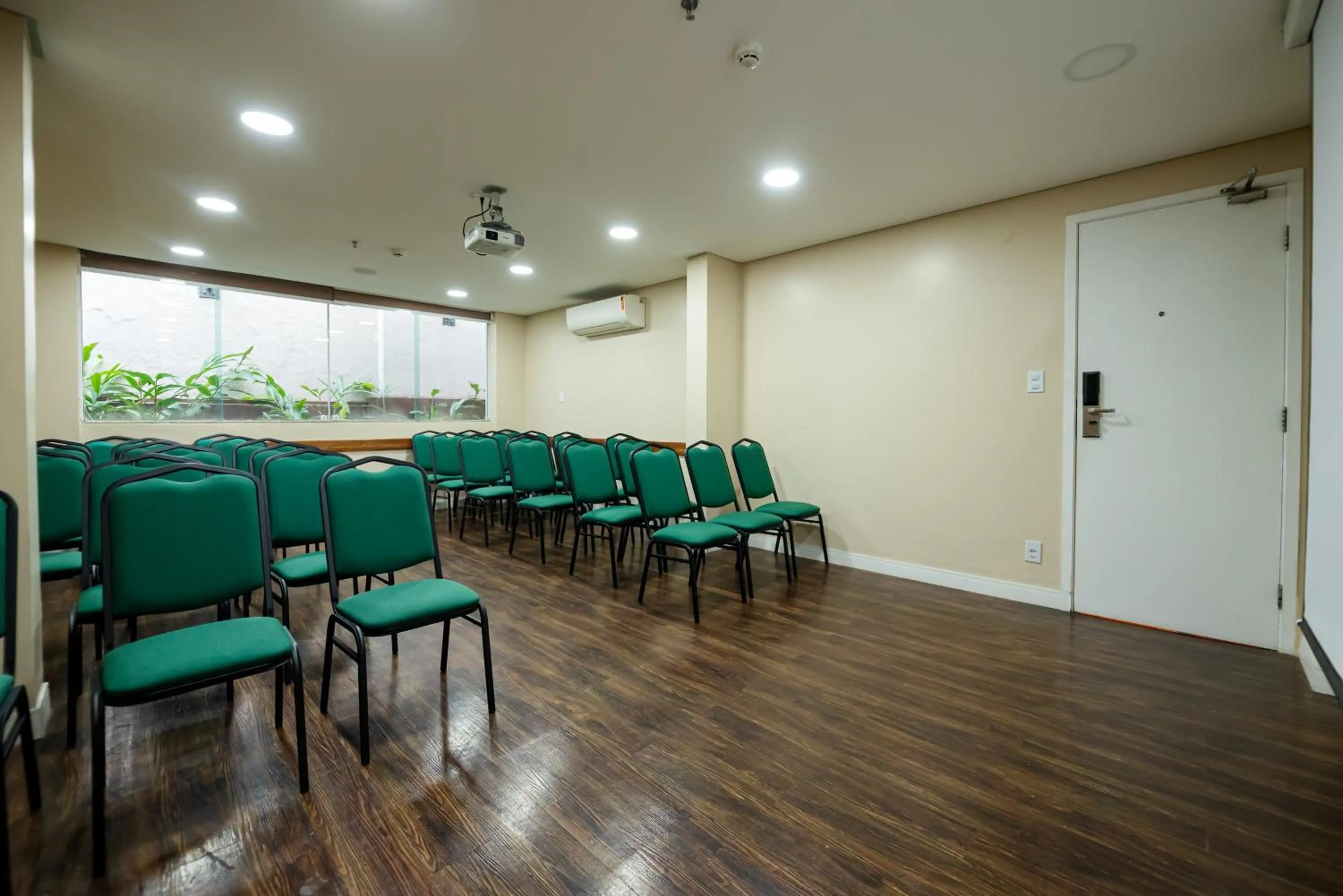 Meeting/conference room in ibis Styles Manaus