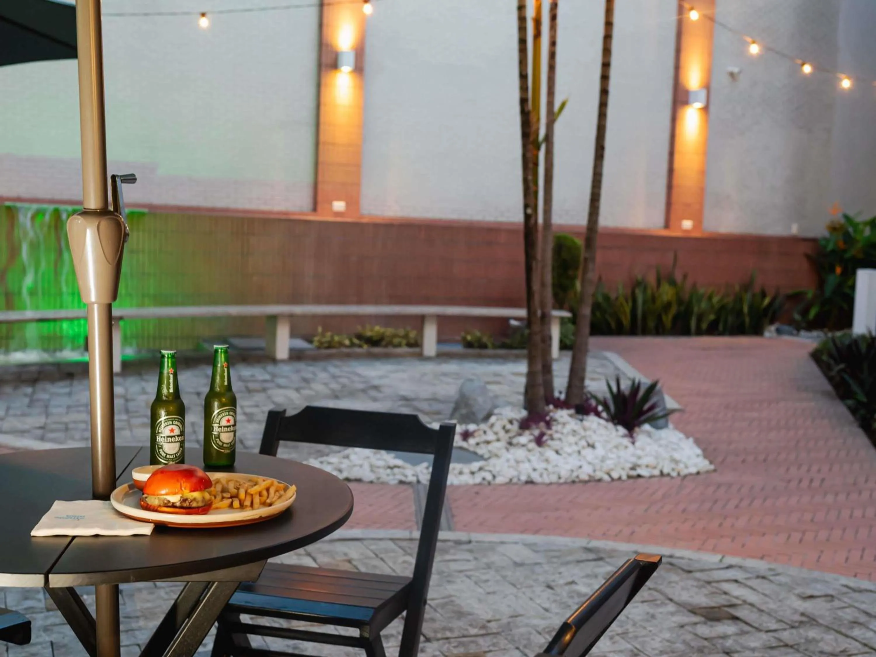 Lounge or bar in ibis Styles Manaus