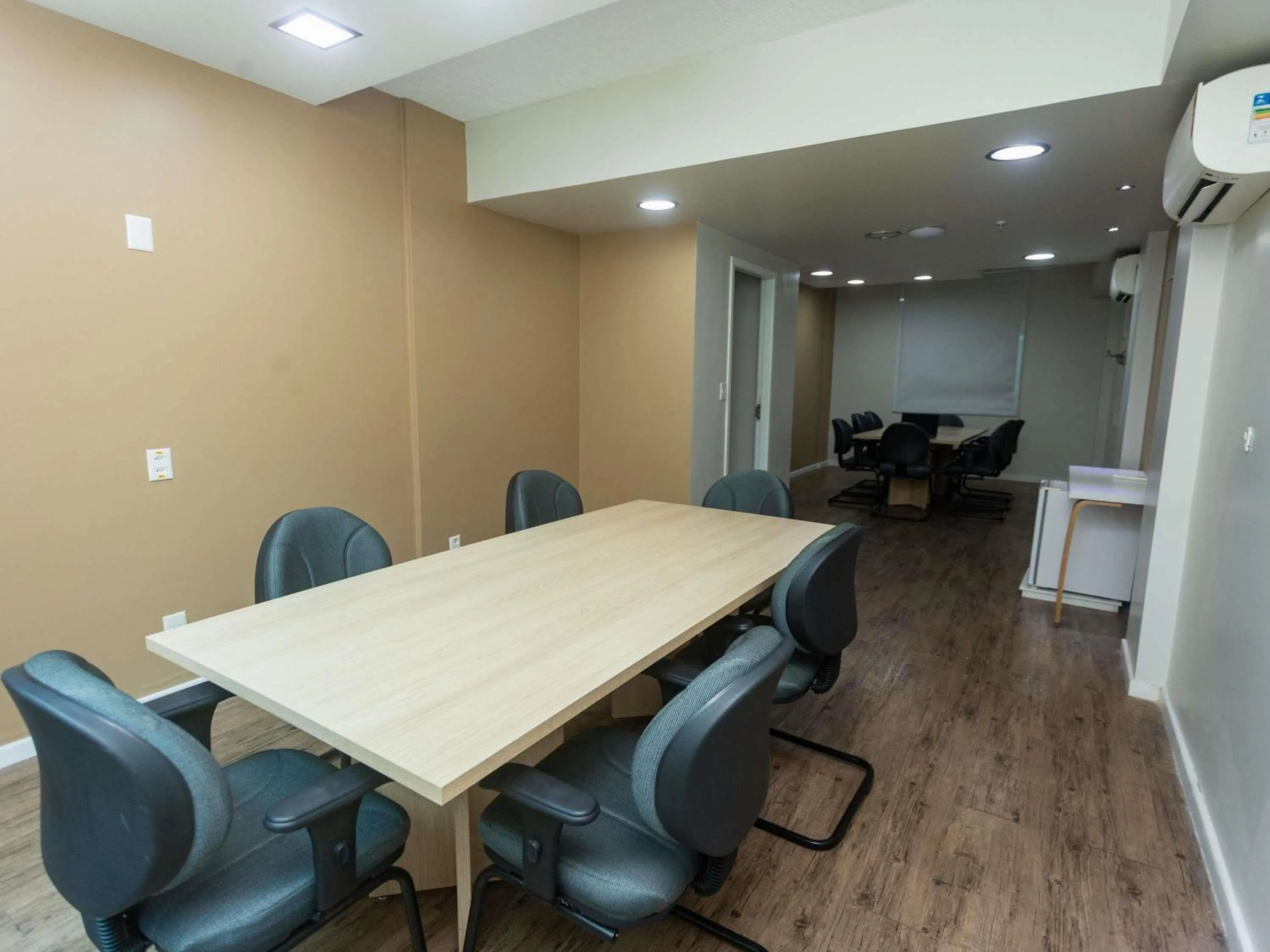 Meeting/conference room in ibis Styles Manaus