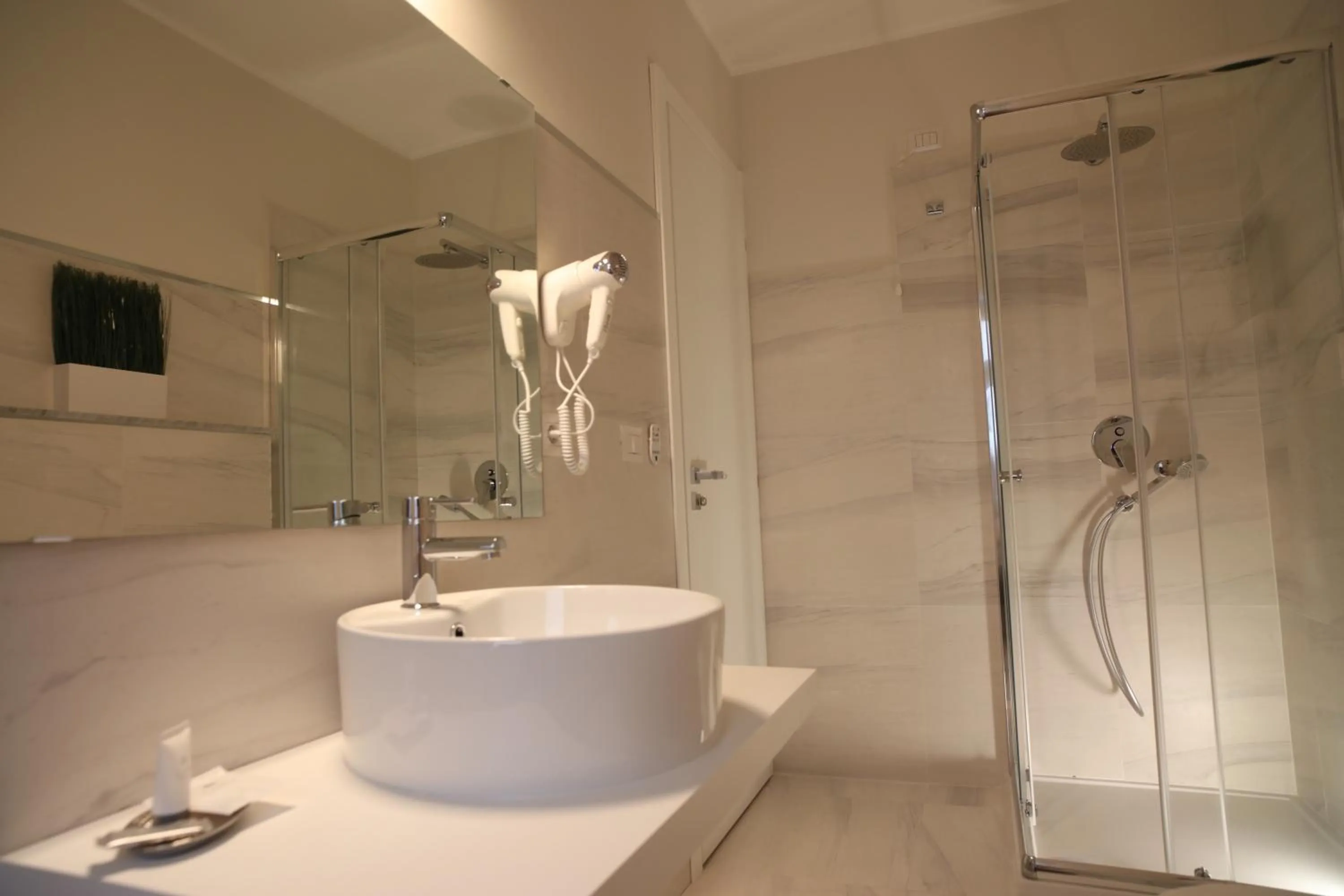 Shower in Khome Rooms & Apartment