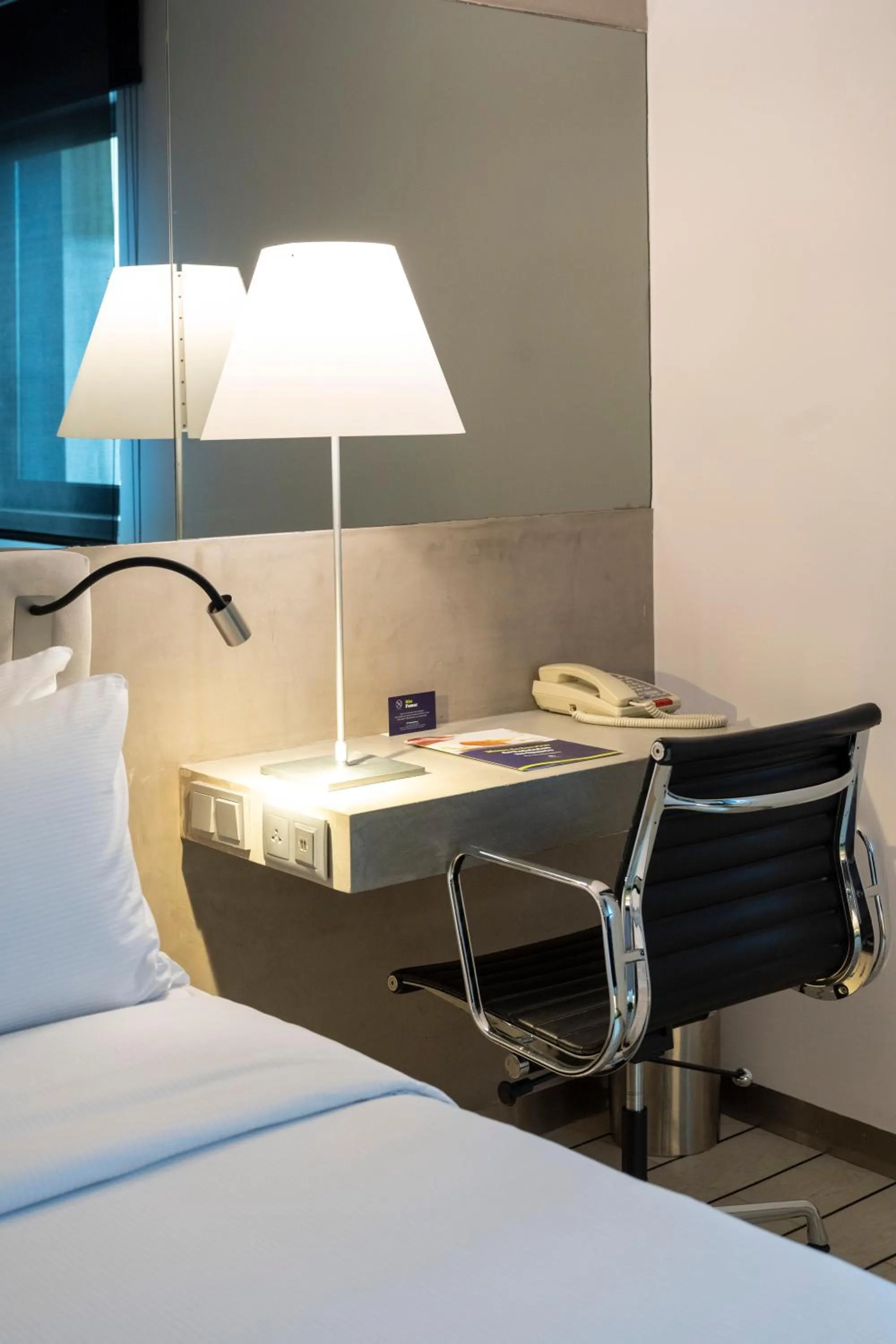 Bedroom, Bed in DoubleTree by Hilton Lisbon Fontana Park