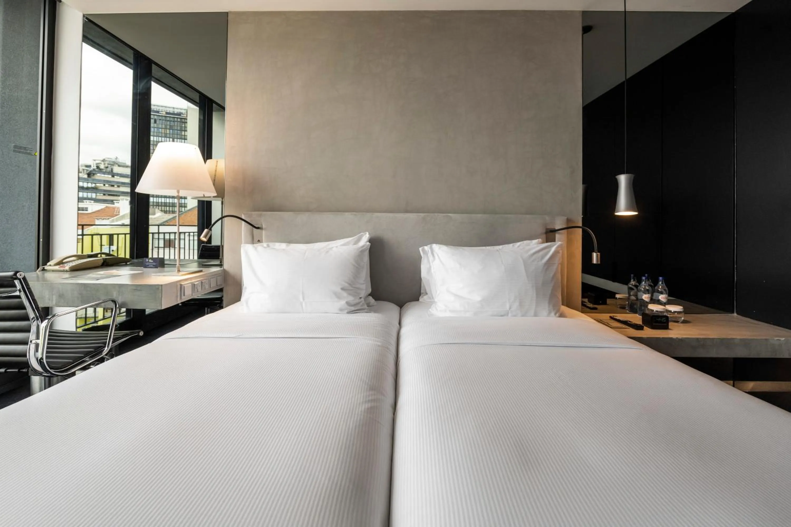 Bed in DoubleTree by Hilton Lisbon Fontana Park