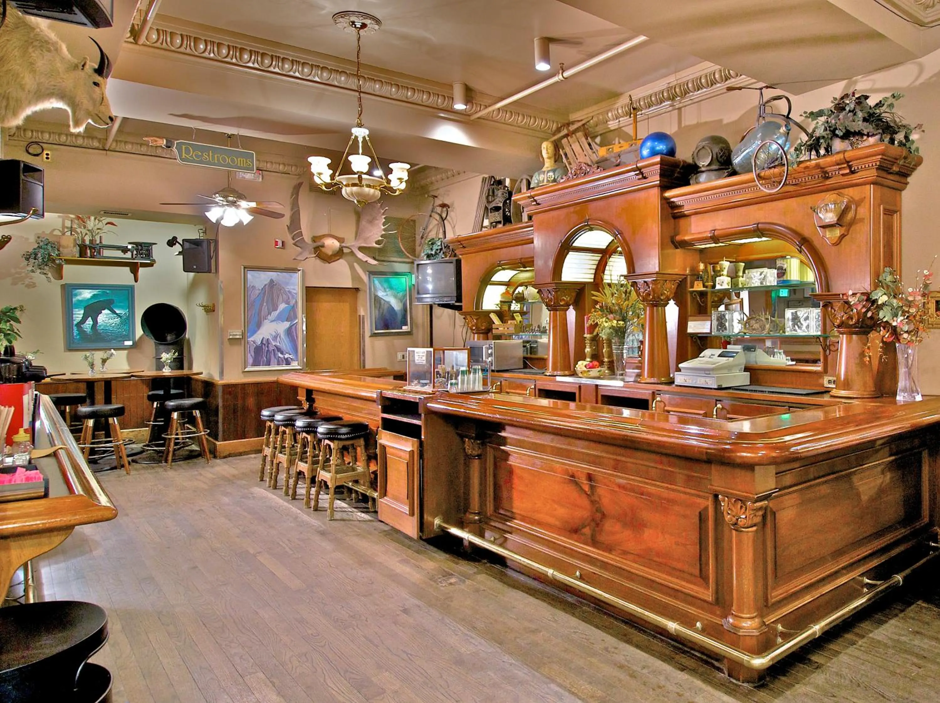 Lounge or bar in Historic Anchorage Hotel