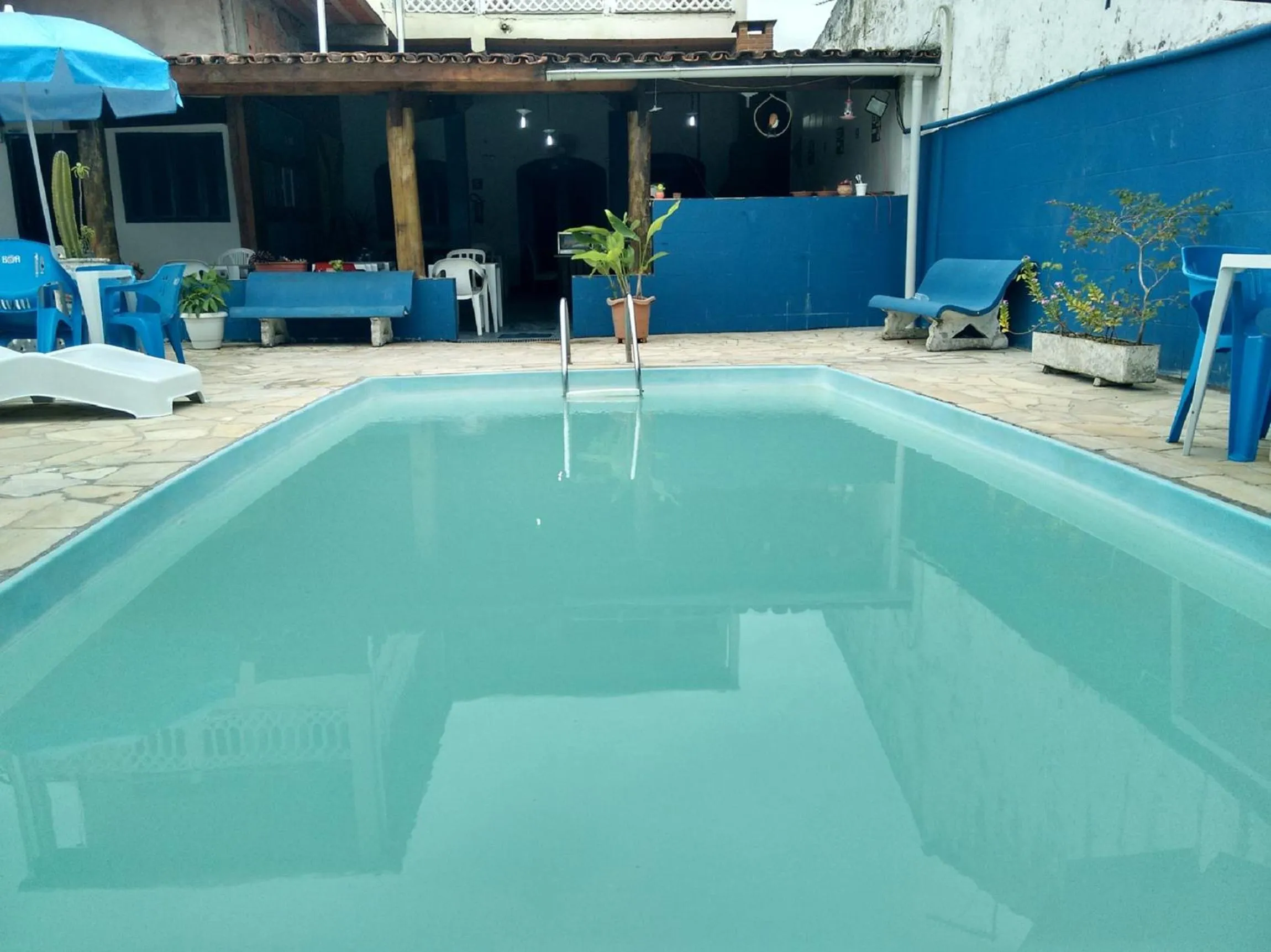 Swimming pool in Pousada Edson