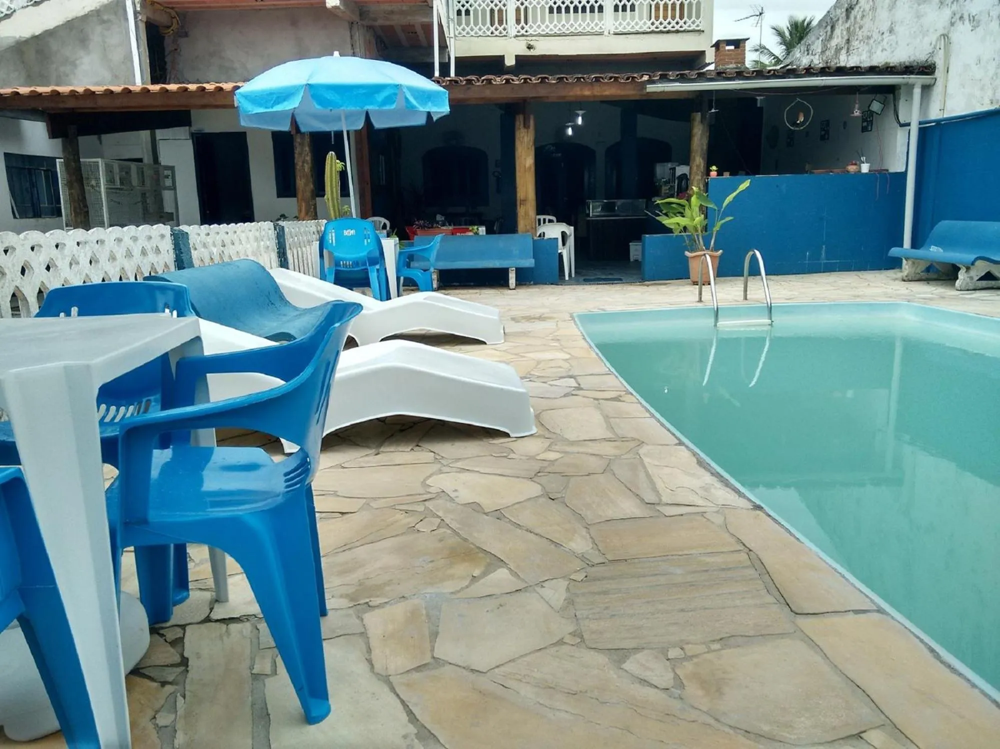 Swimming pool in Pousada Edson