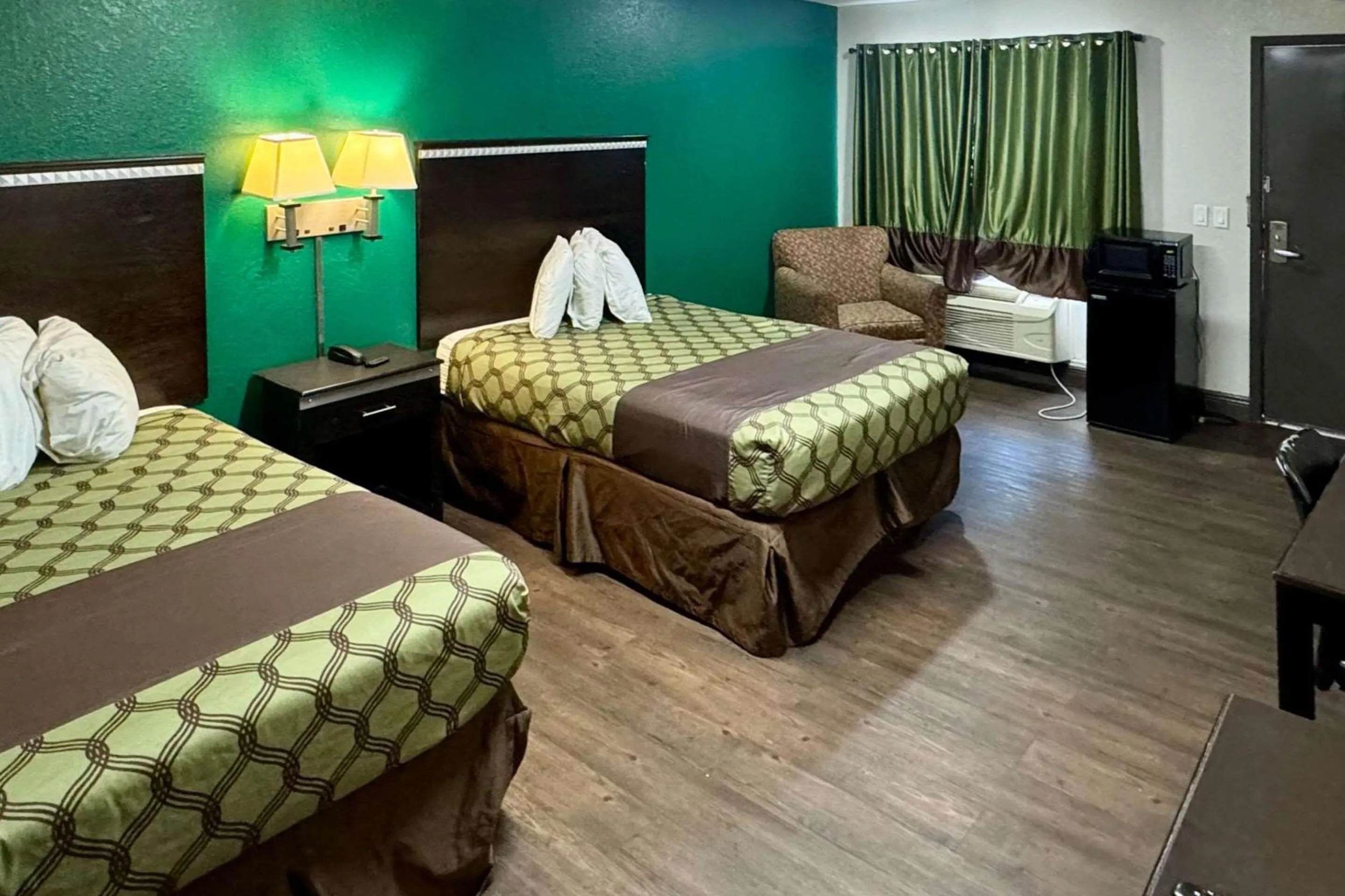 Bedroom, Bed in Rodeway Inn Georgetown