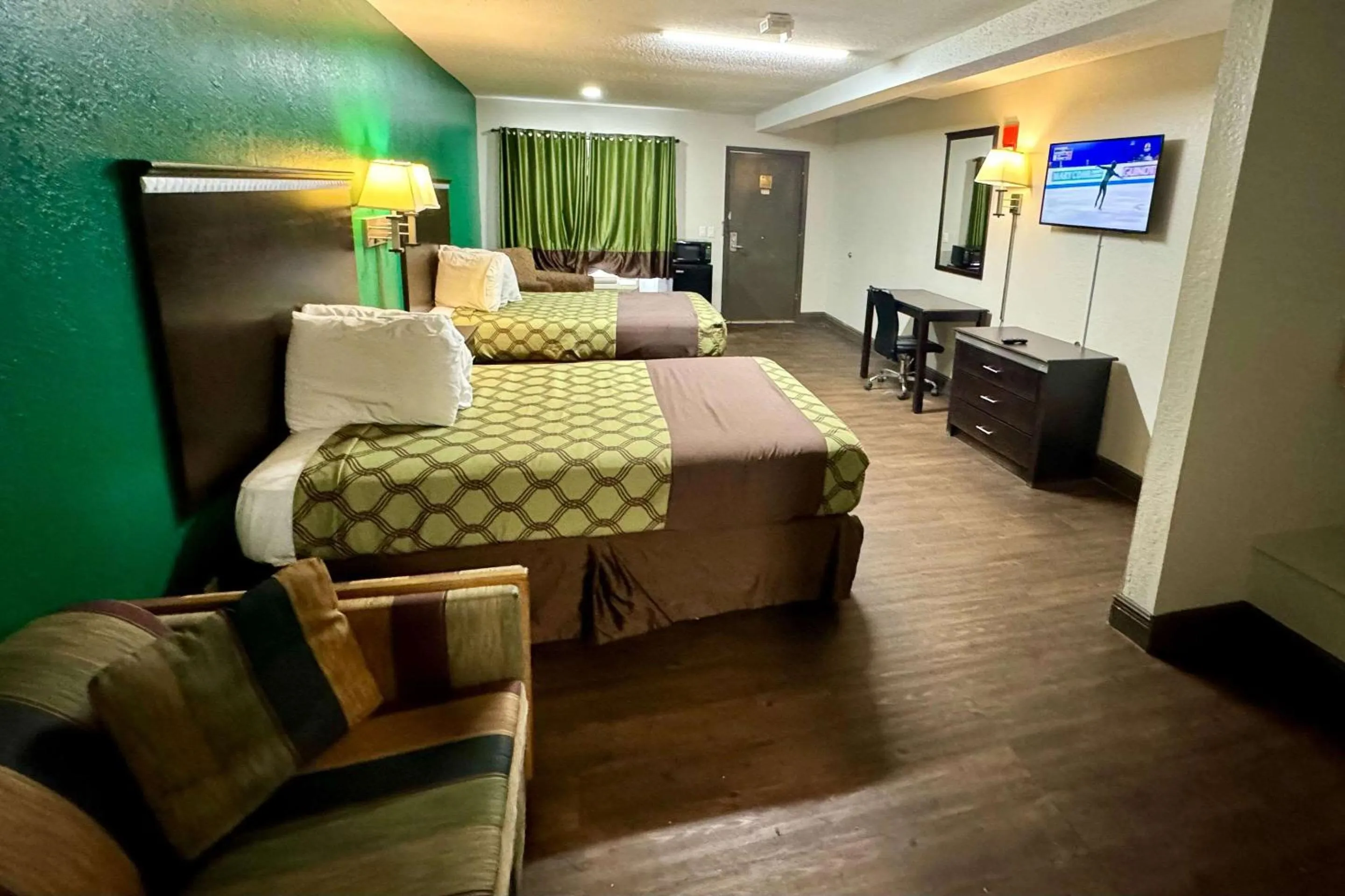 Bedroom, Bed in Rodeway Inn Georgetown