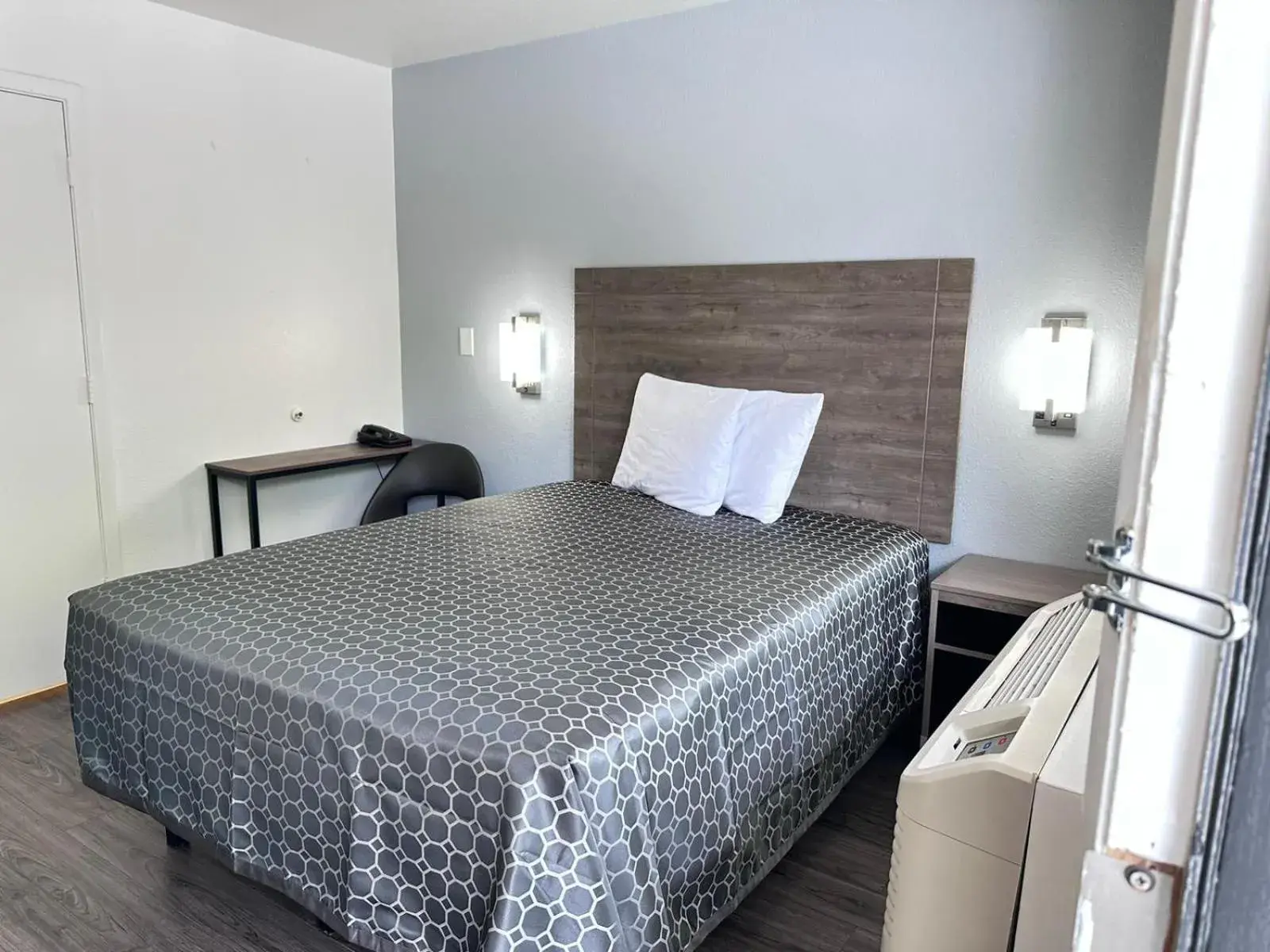 Queen Room - Disability Access in Masters Inn Atlanta - Doraville at I-85 & 285 Queen Room - Disability Access in Masters Inn Atlanta - Doraville at I-85 & 285