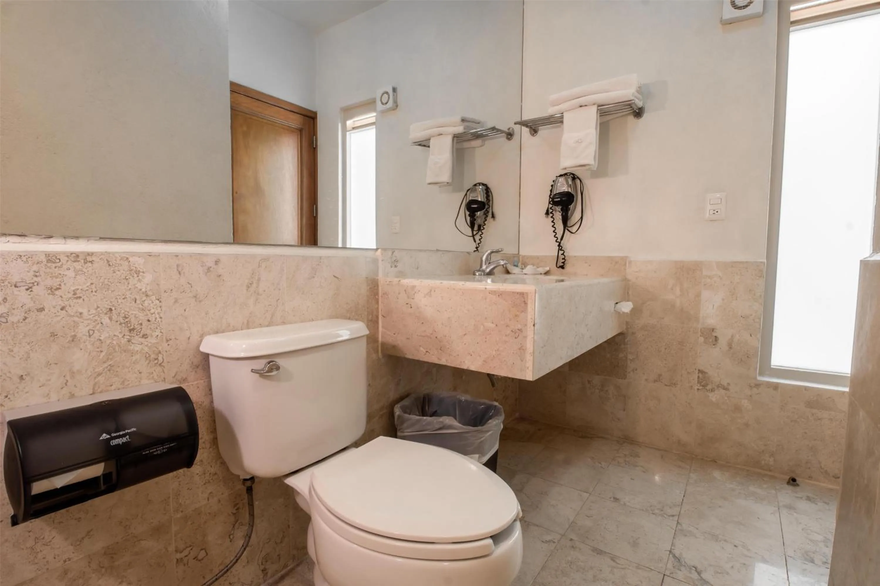 Bathroom in Hecthorny San Carlos Tequisquiapan, BW Signature Collection