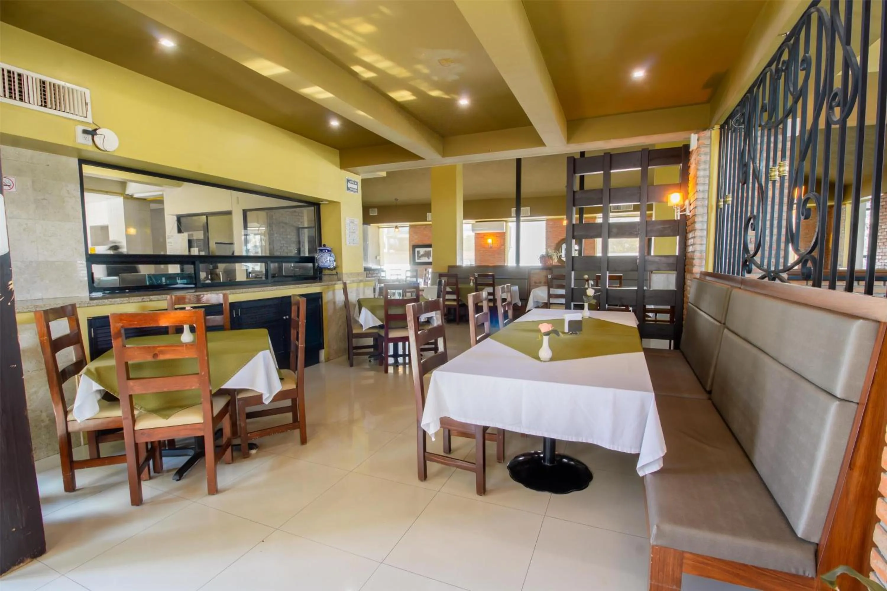 Restaurant/places to eat in Hecthorny San Carlos Tequisquiapan, BW Signature Collection