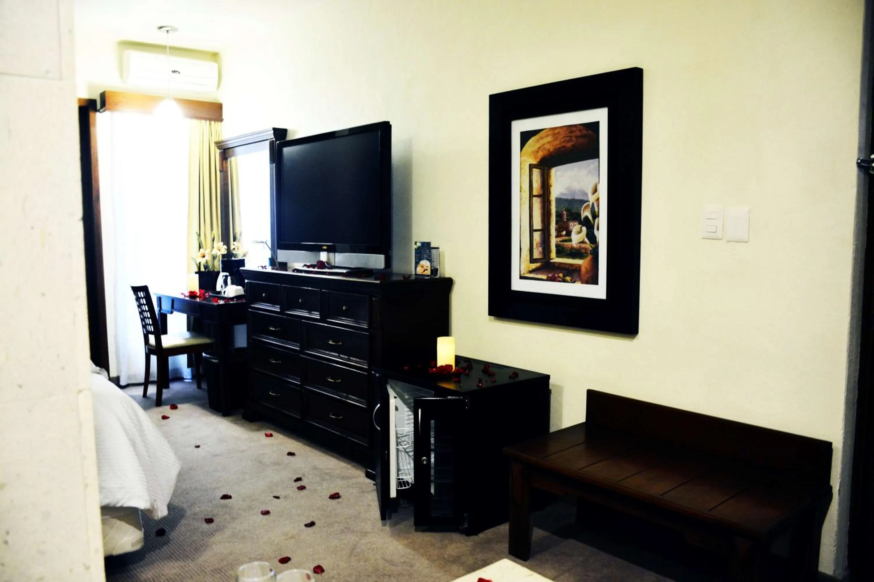 Photo of the whole room, Bed in Hotel San Carlos Tequisquiapan