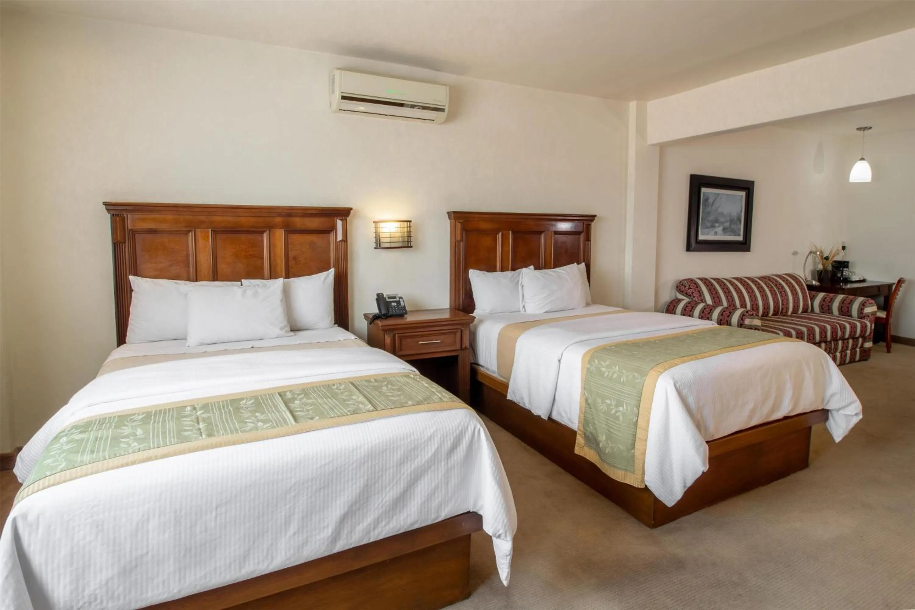 Photo of the whole room in Hecthorny San Carlos Tequisquiapan, BW Signature Collection