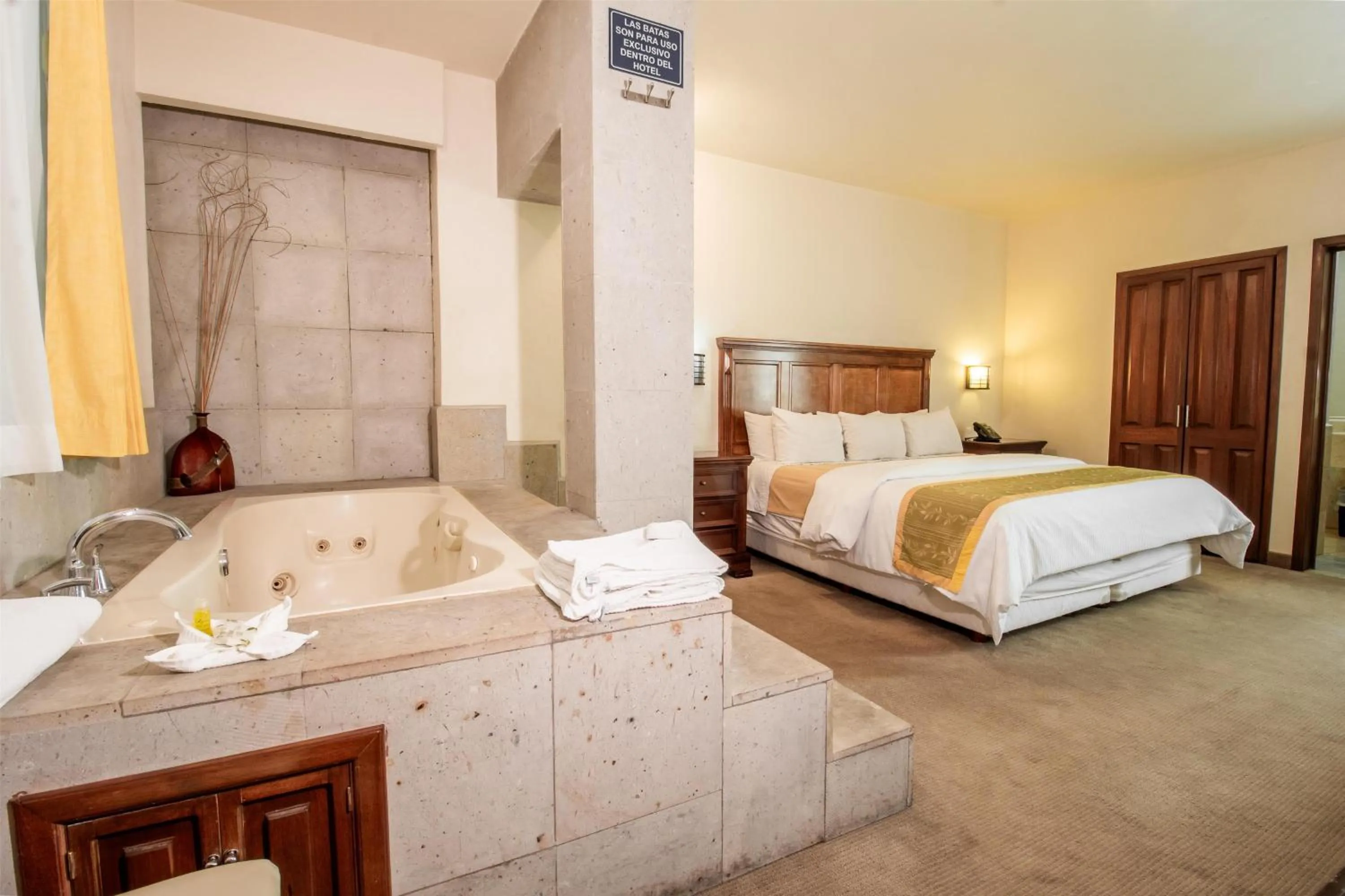 Photo of the whole room in Hecthorny San Carlos Tequisquiapan, BW Signature Collection