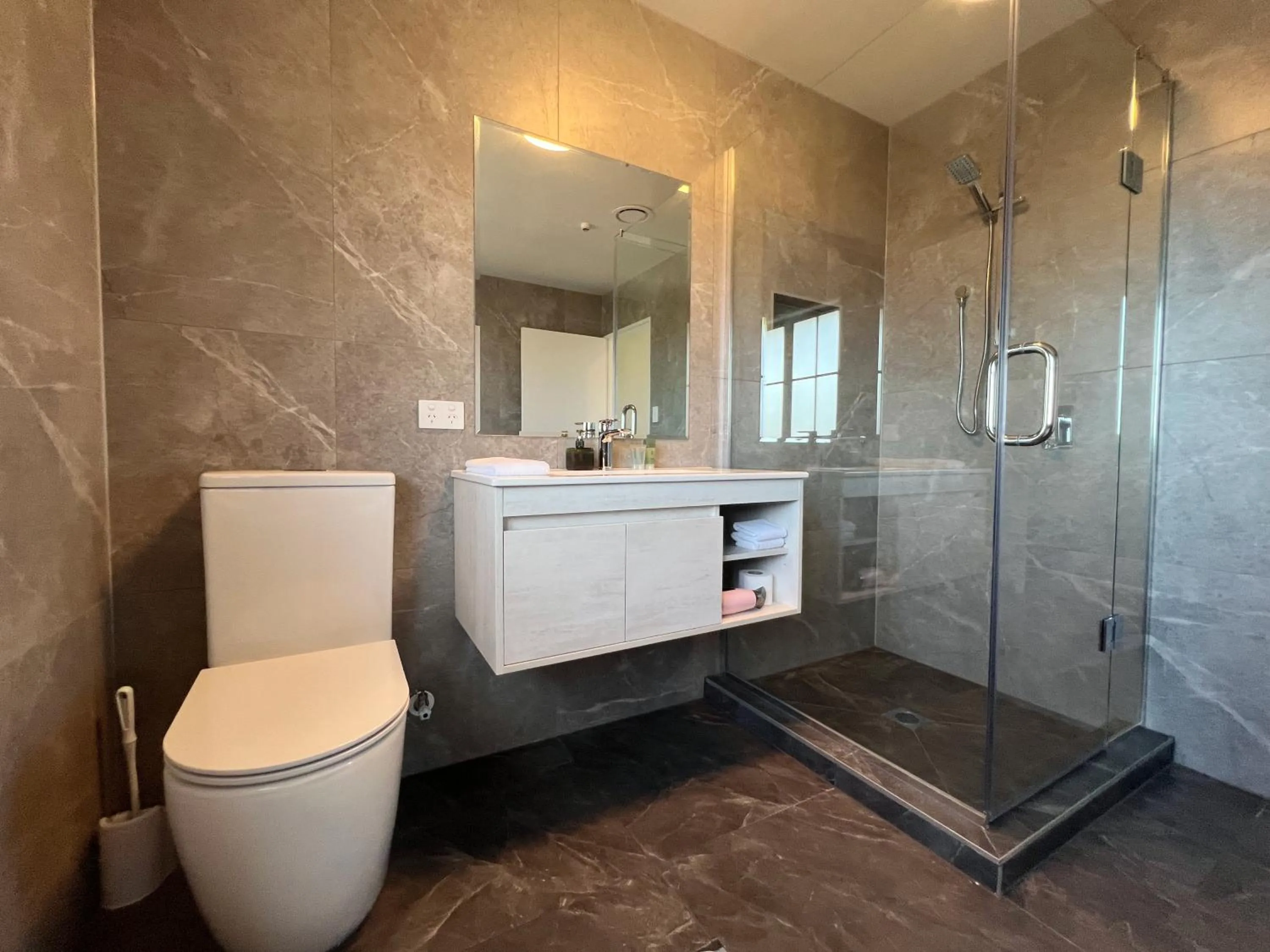 Bathroom in Barclay Motel