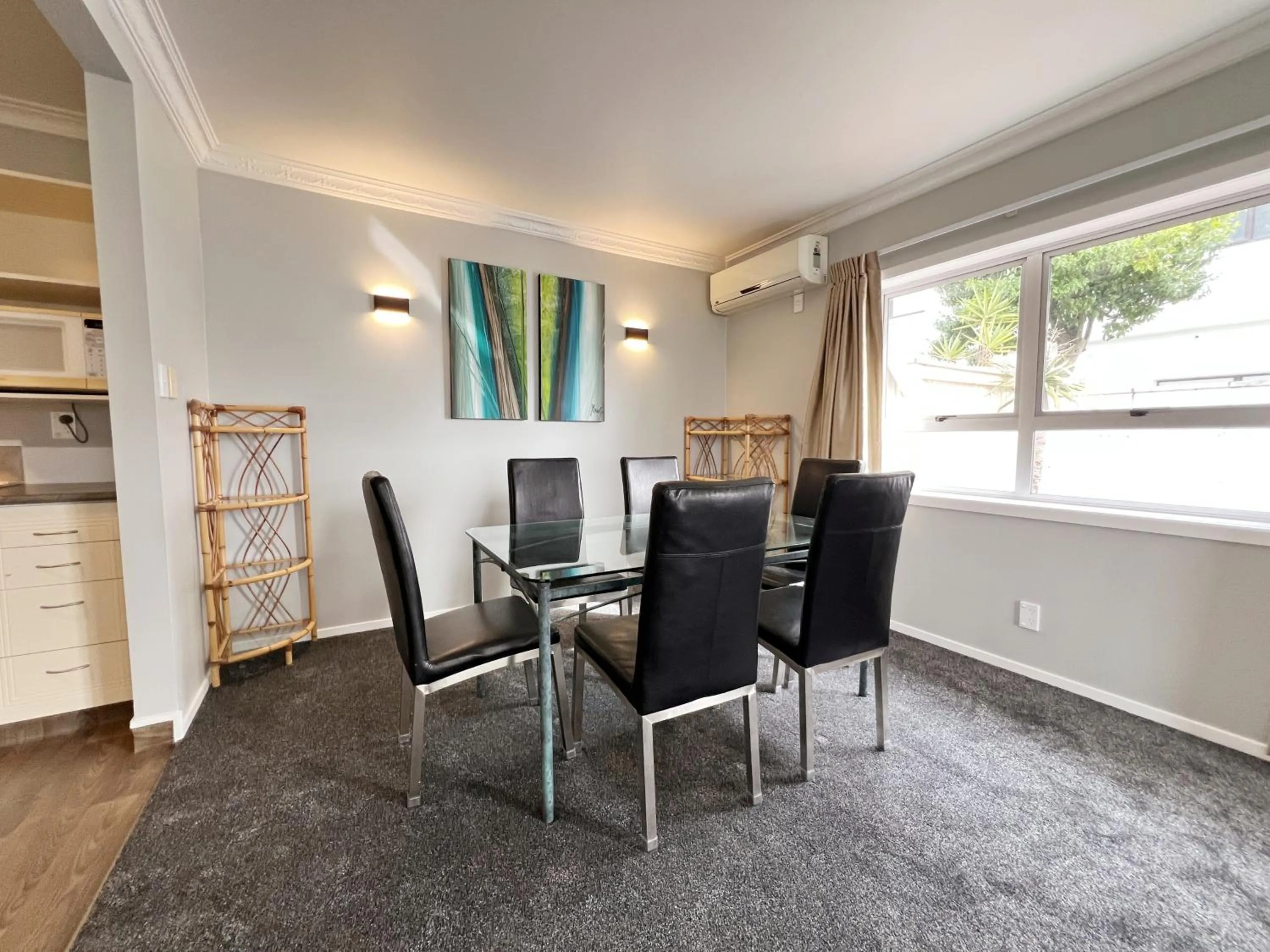 Dining area in Barclay Motel